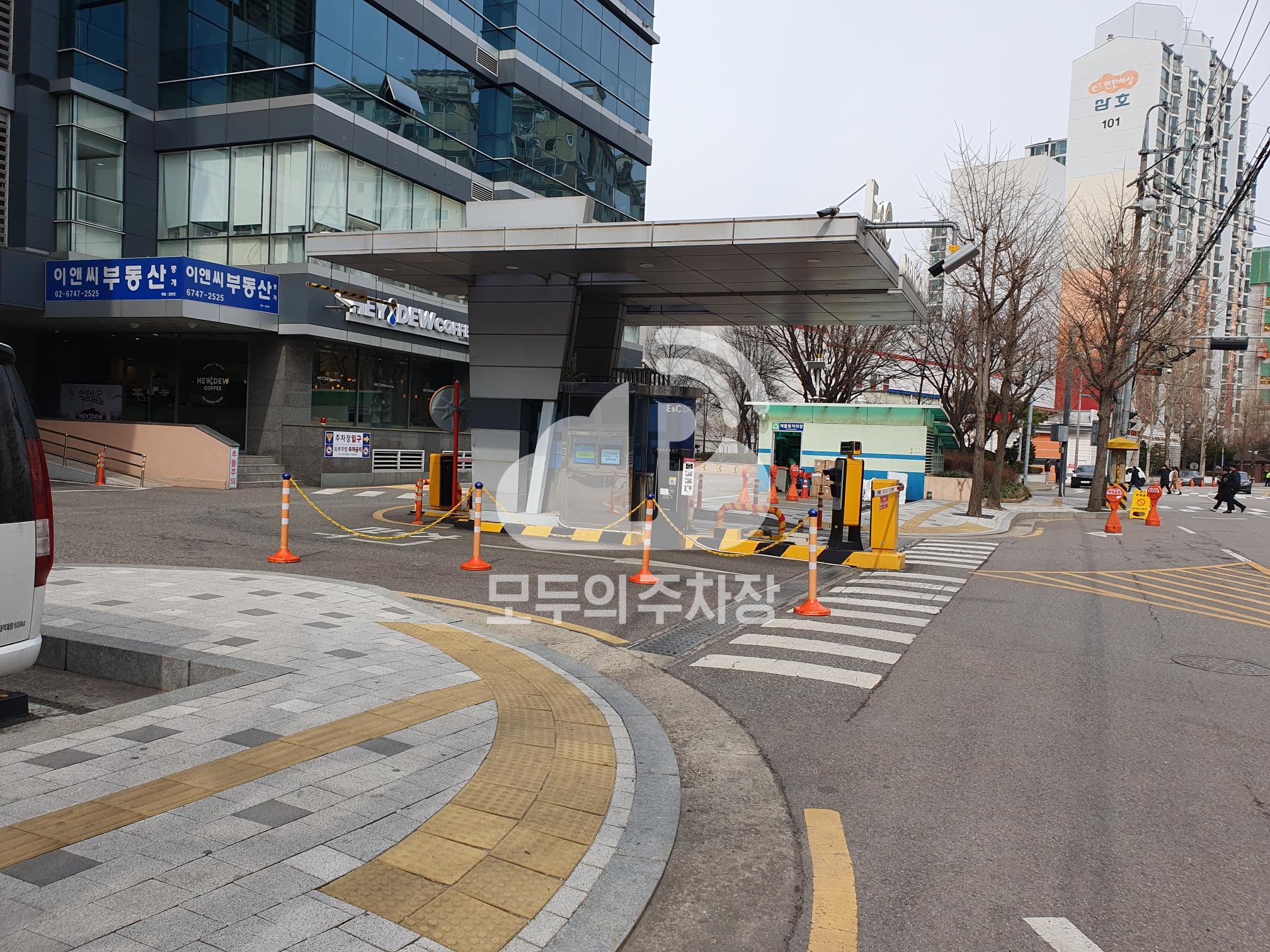 이엔씨드림타워 주차장 이미지 2