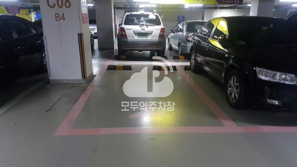 용산구청 청사 주차장 이미지 2