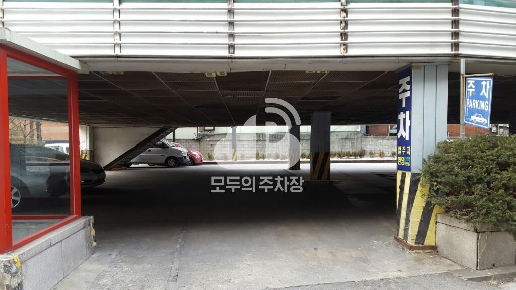 유리빌딩 주차장 이미지 4