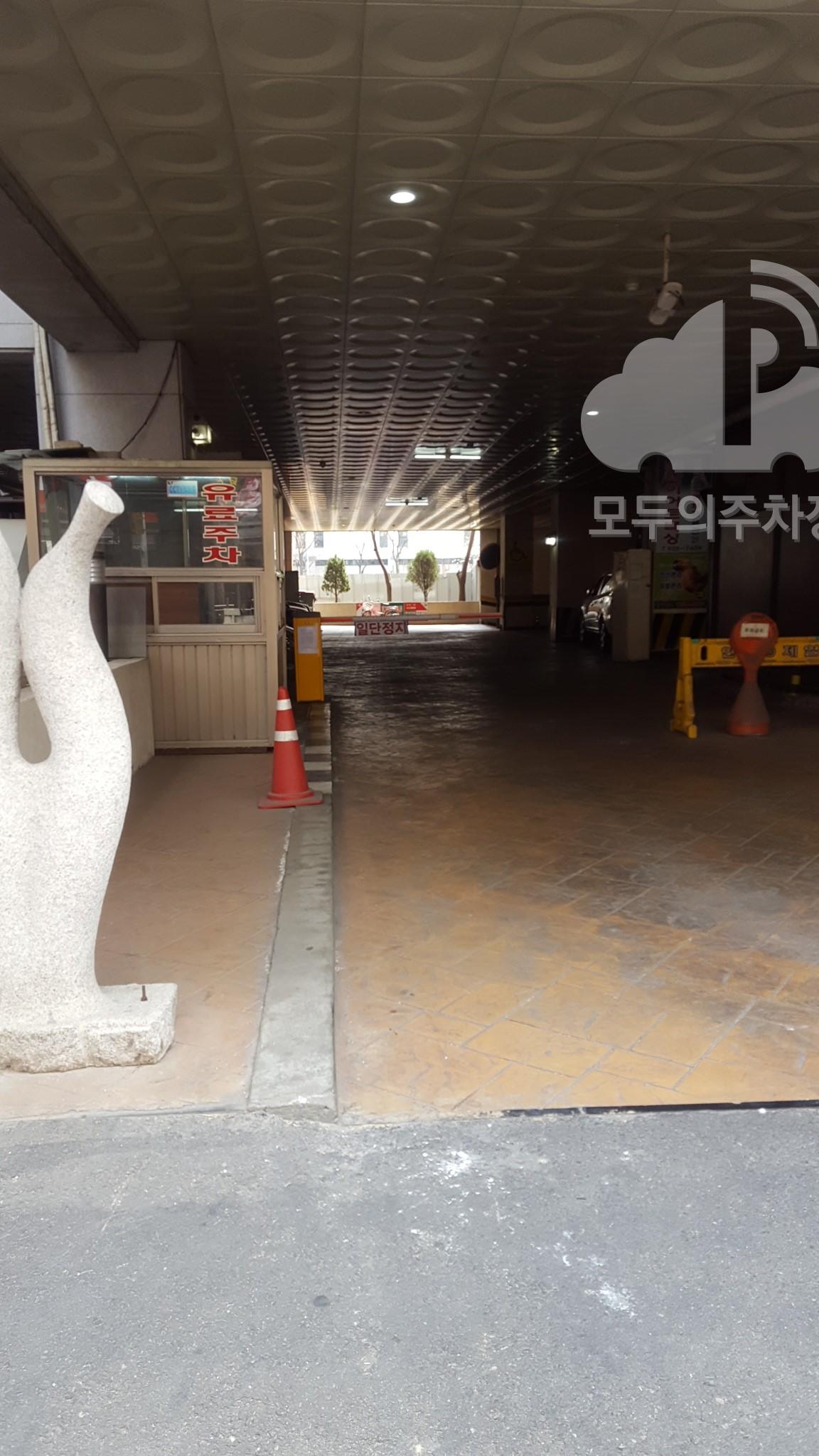 유국타워 주차장 이미지 2