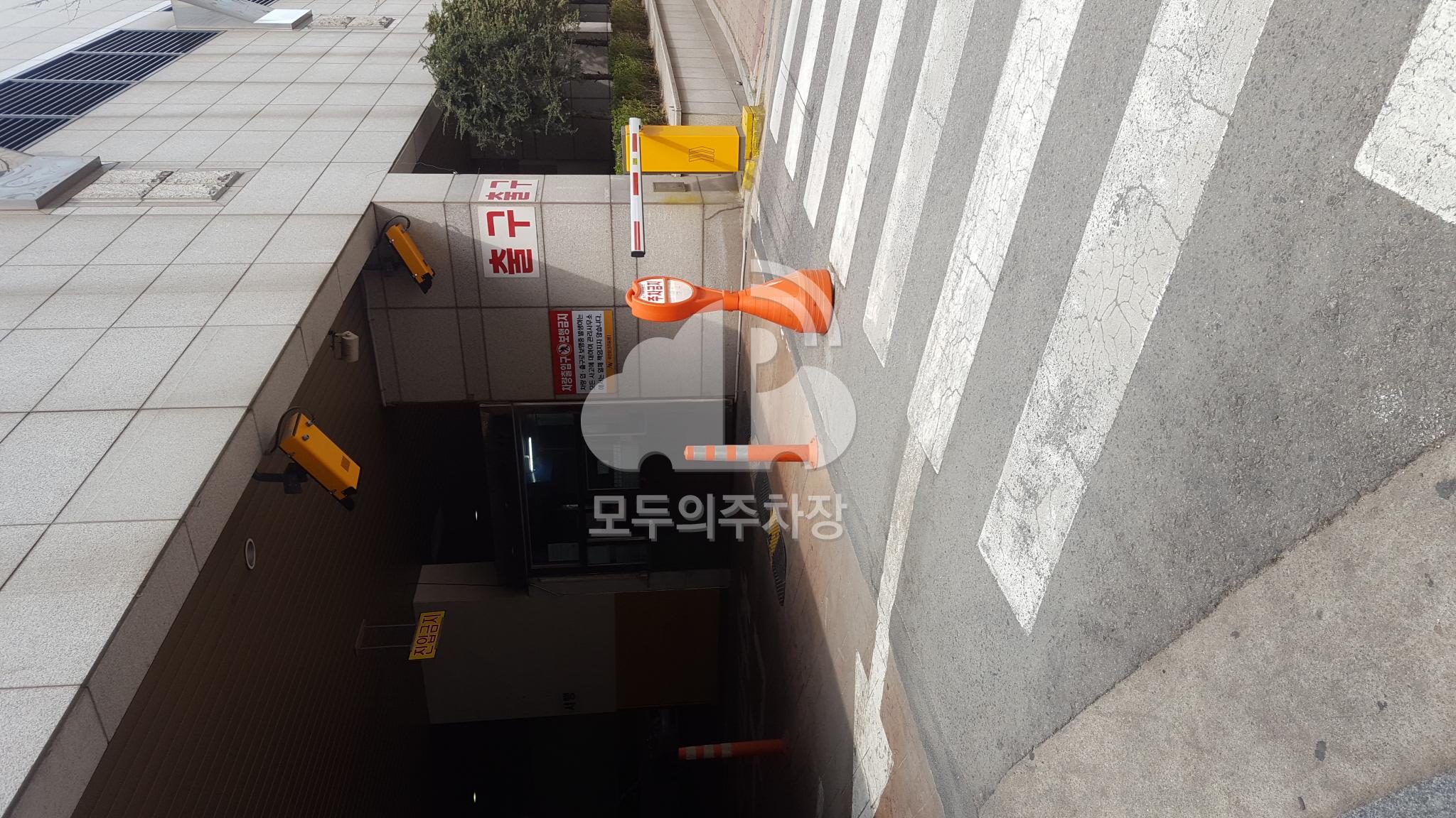 우인아크리움빌 주차장 이미지 2