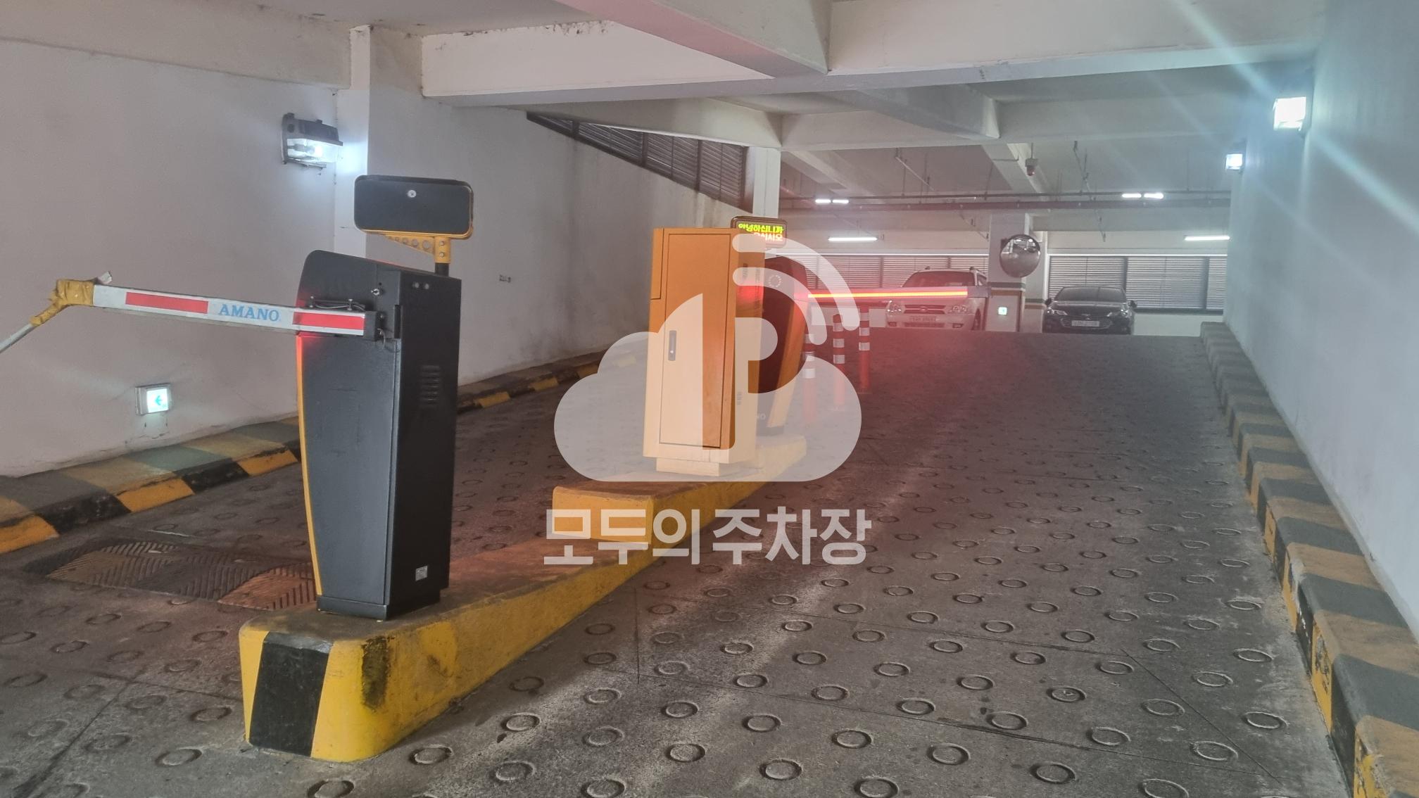 심곡메가빌딩 주차장 이미지 2