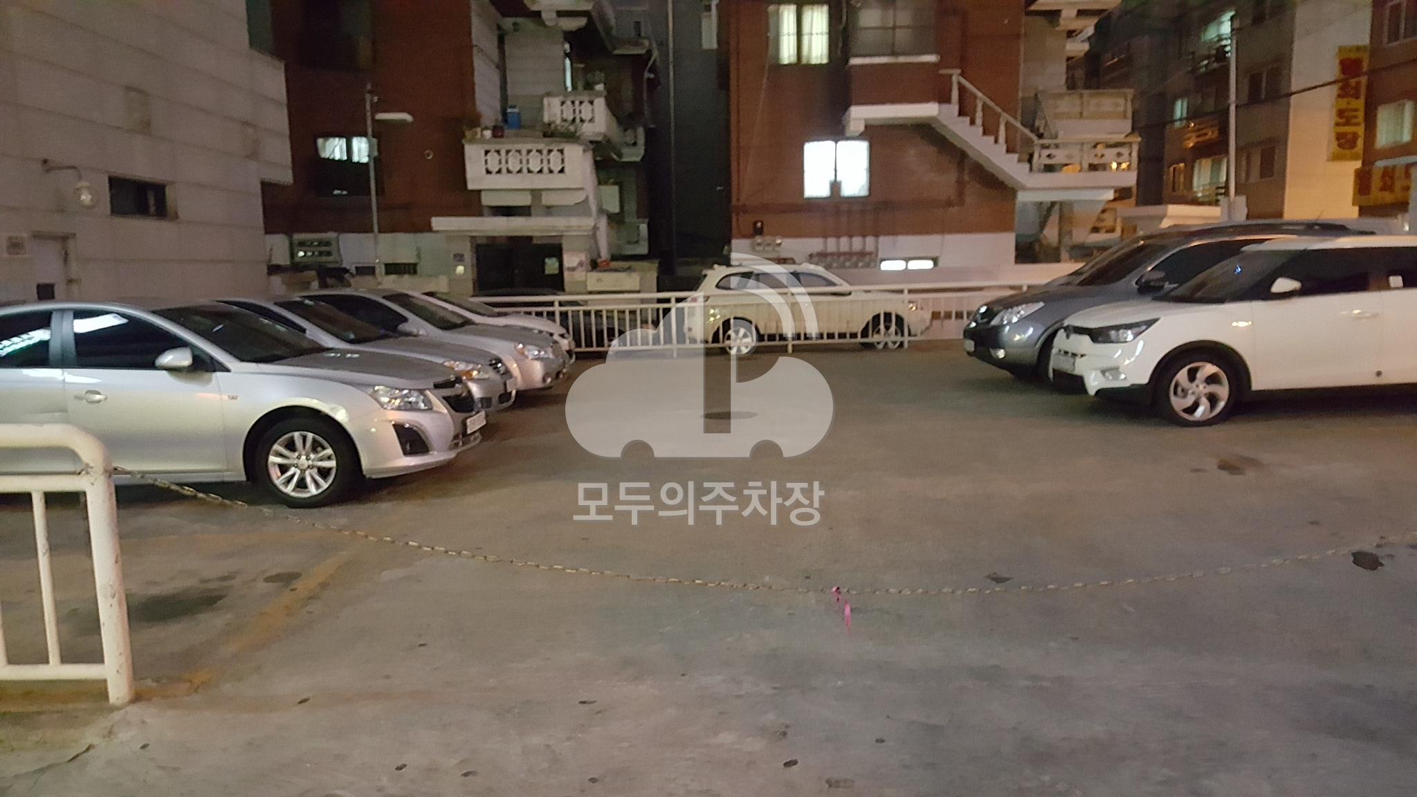 청곡빌딩 주차장 이미지 2