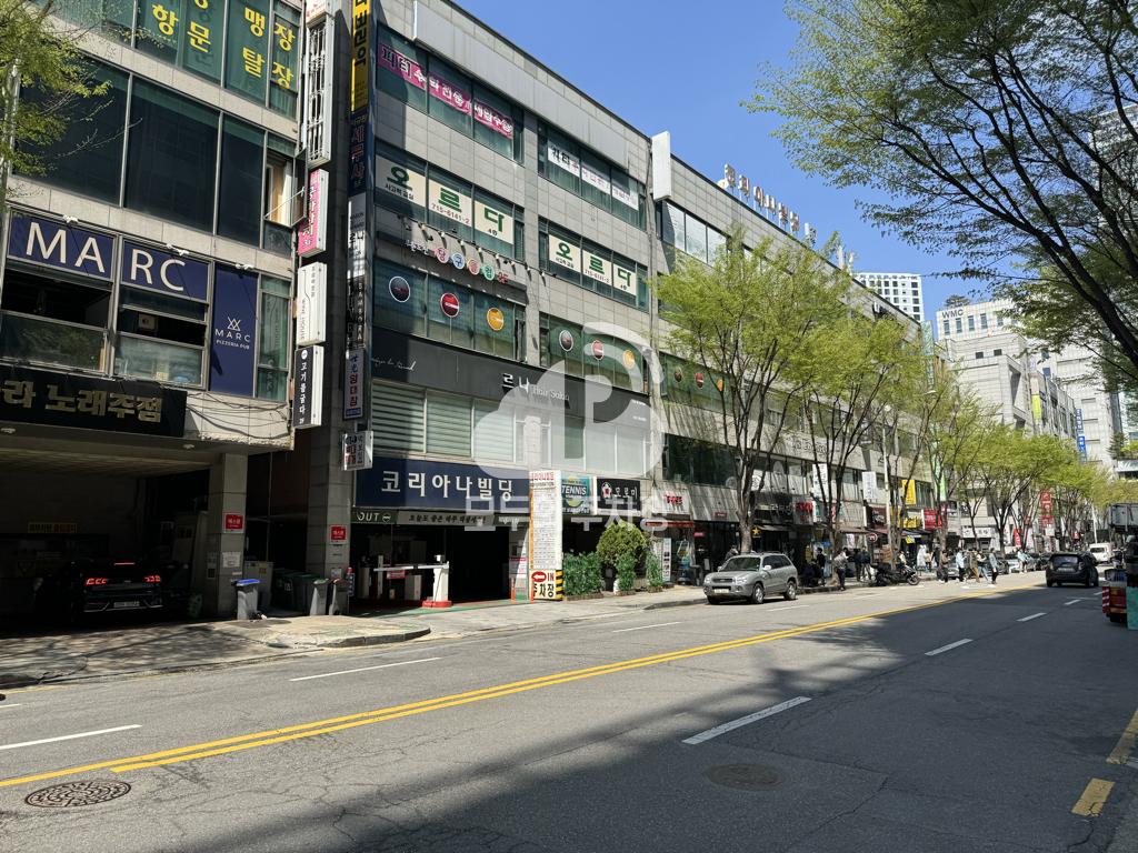 코리아나빌딩 주차장 이미지 3