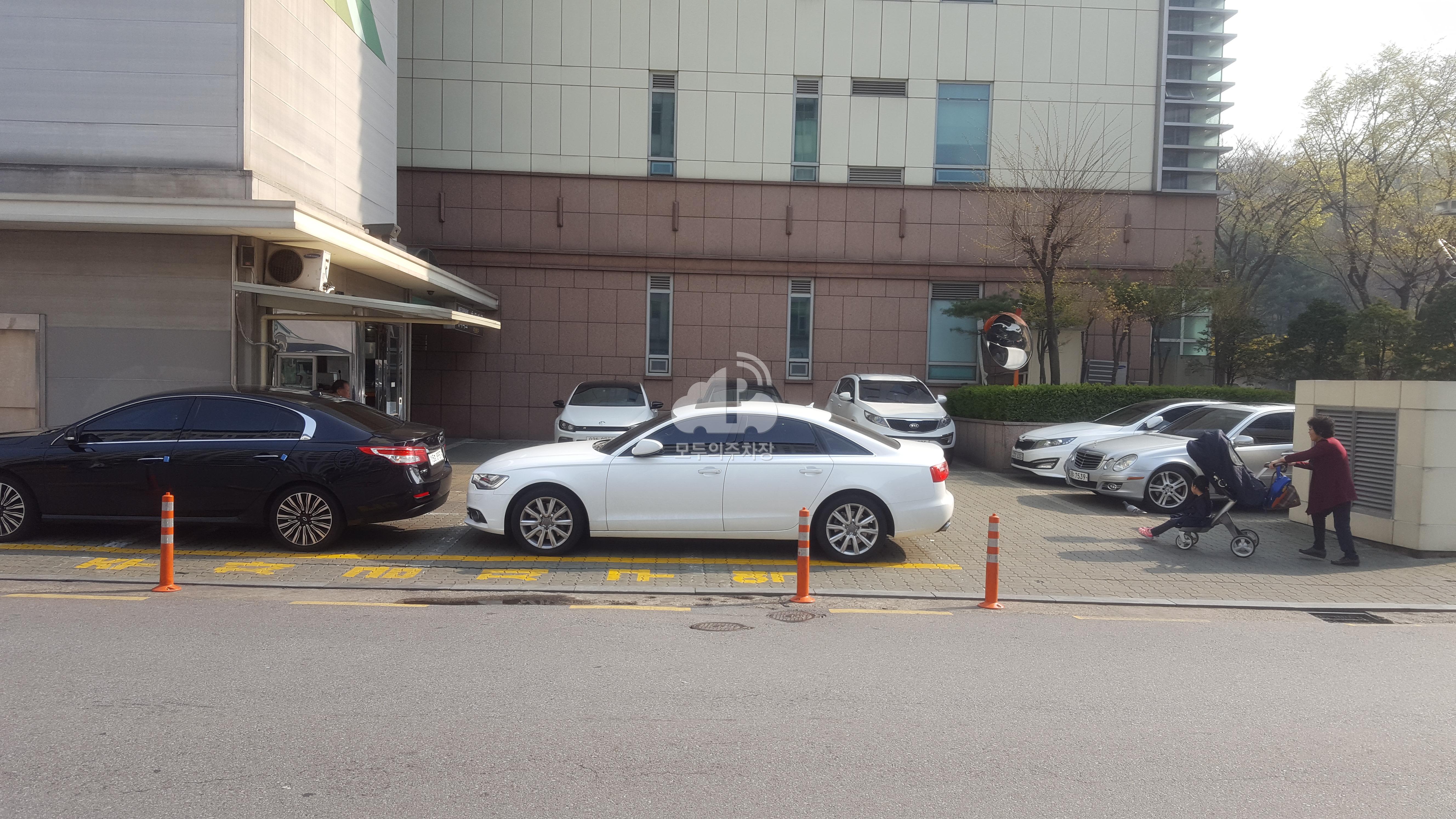 메디파크빌딩 주차장 이미지 1
