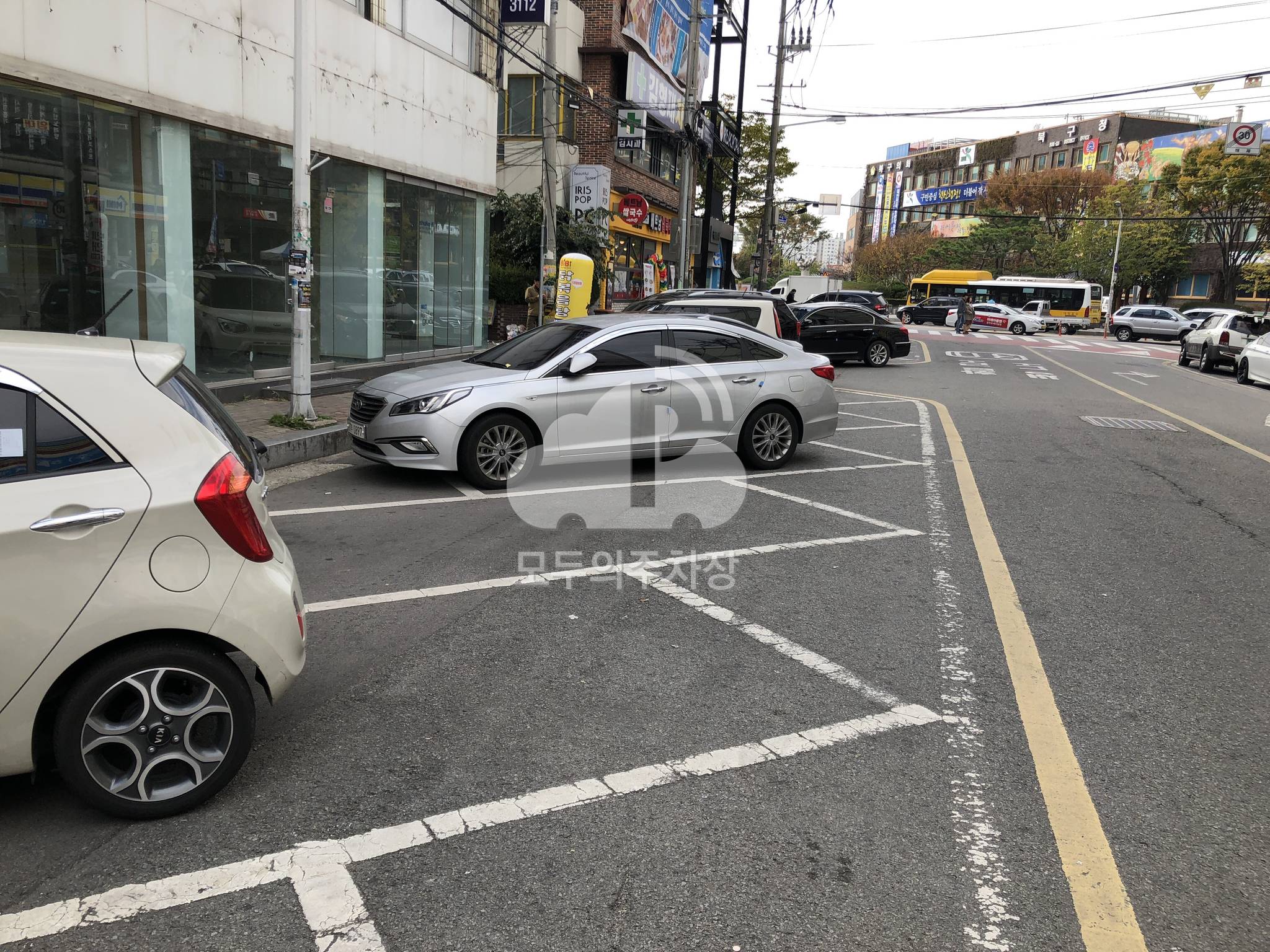 북구청 앞 용봉천복개지 노상 공영 주차장 이미지 2