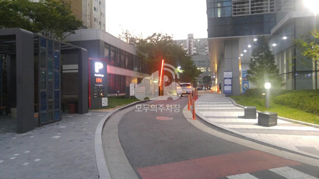 SK V1 센터 주차장 이미지 1