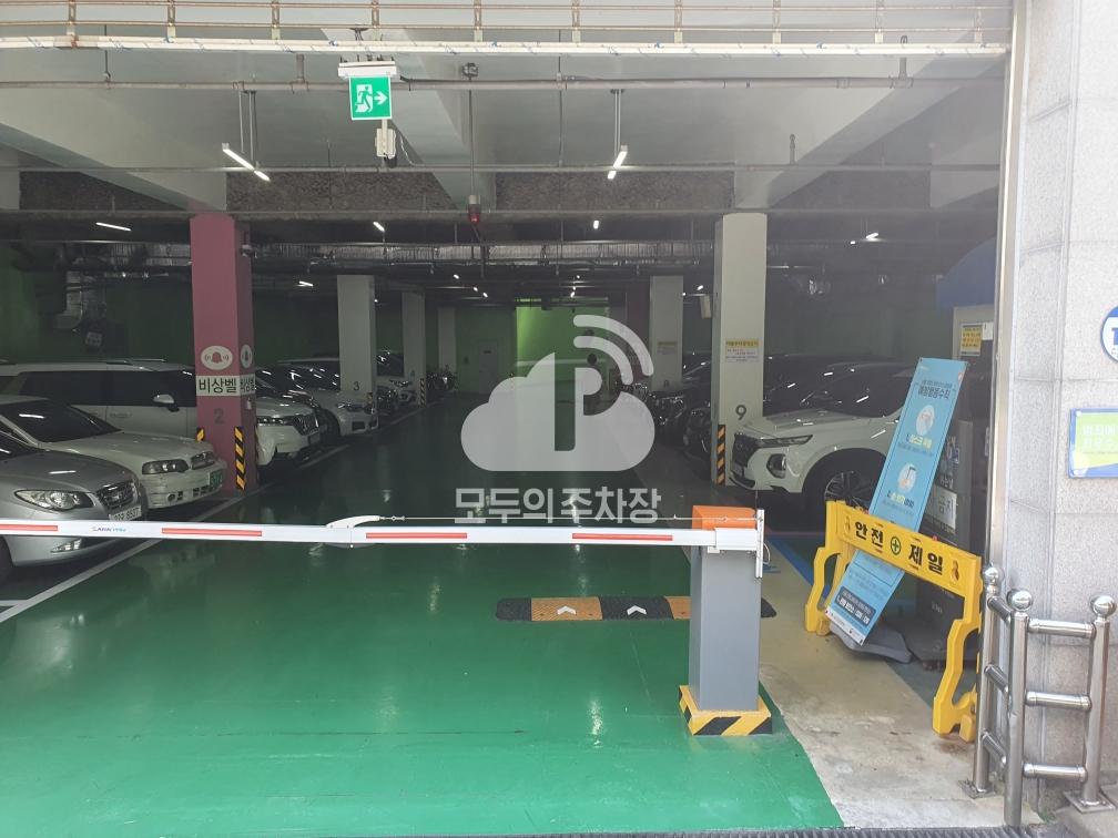 구민체육센터 주차장 이미지 1