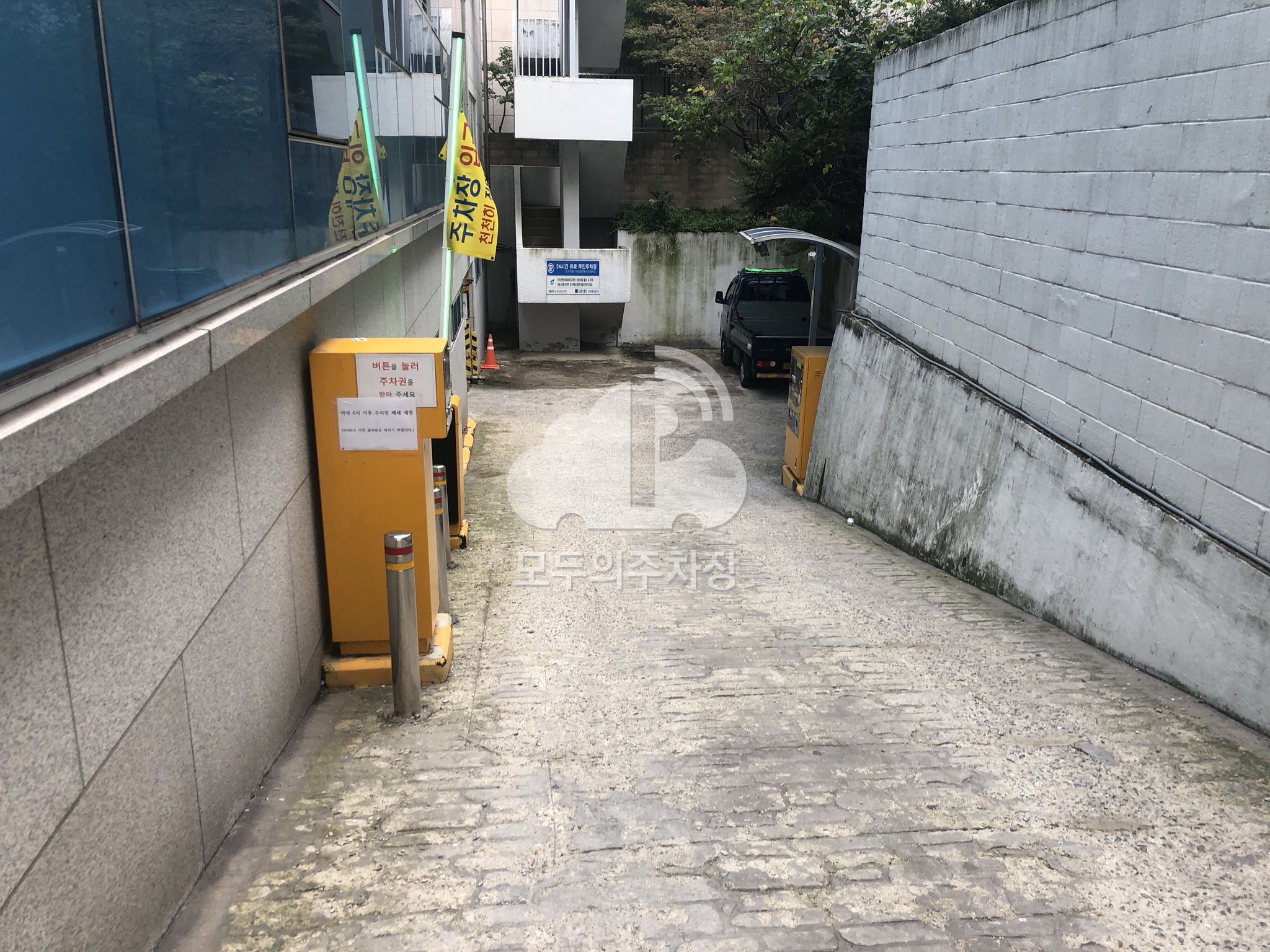 나이스파크 우리은행 금남로지점 주차장 이미지 1
