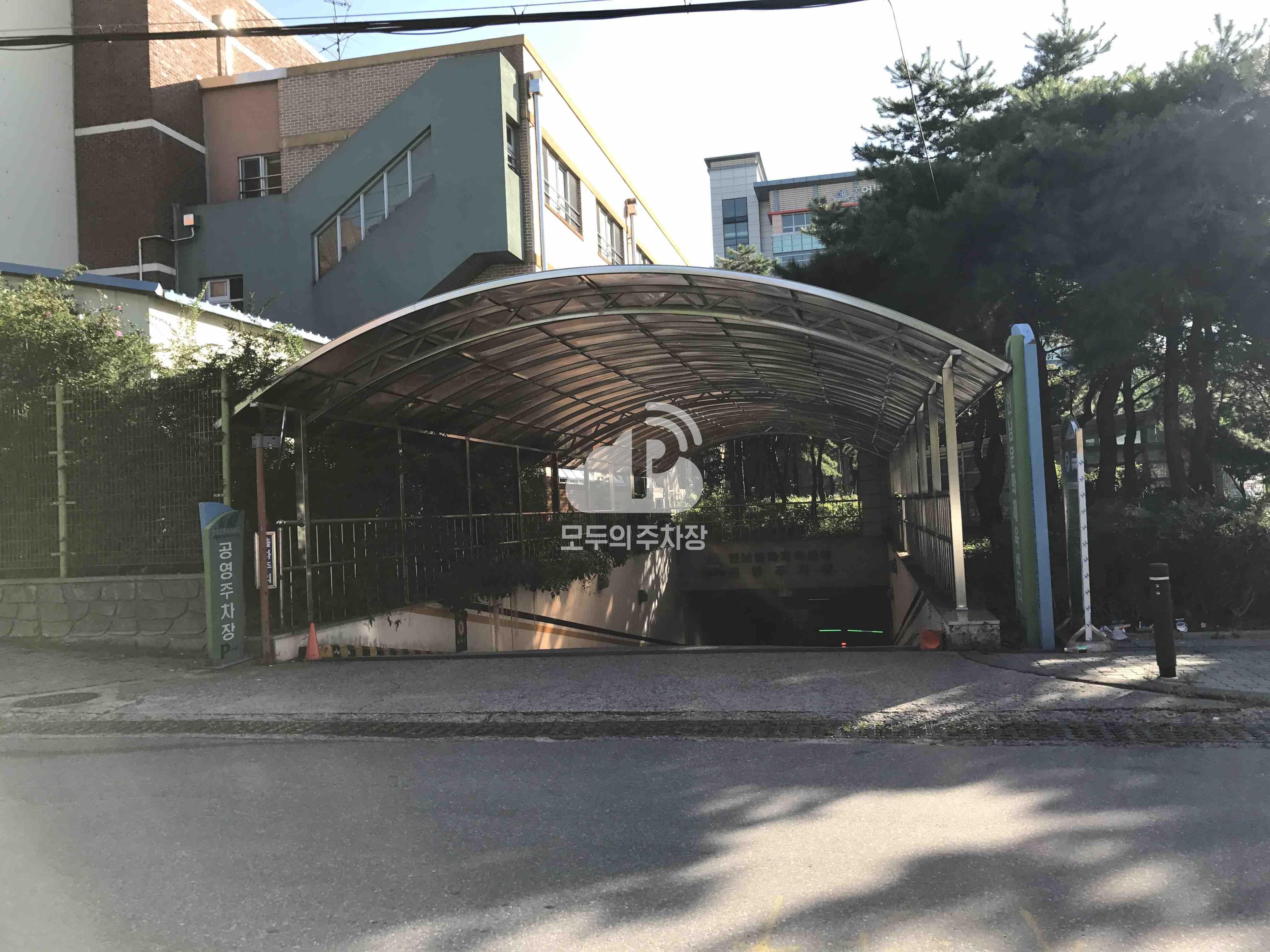 언남문화체육센터 공영 주차장 이미지 1