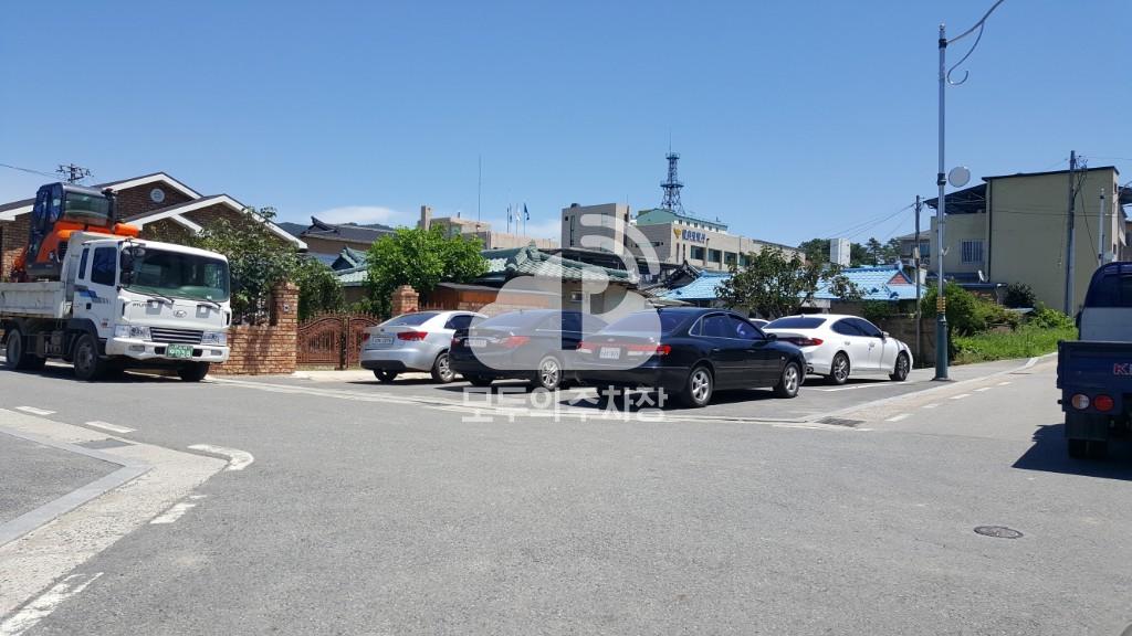 군위경찰서 앞 공영 주차장 이미지 1