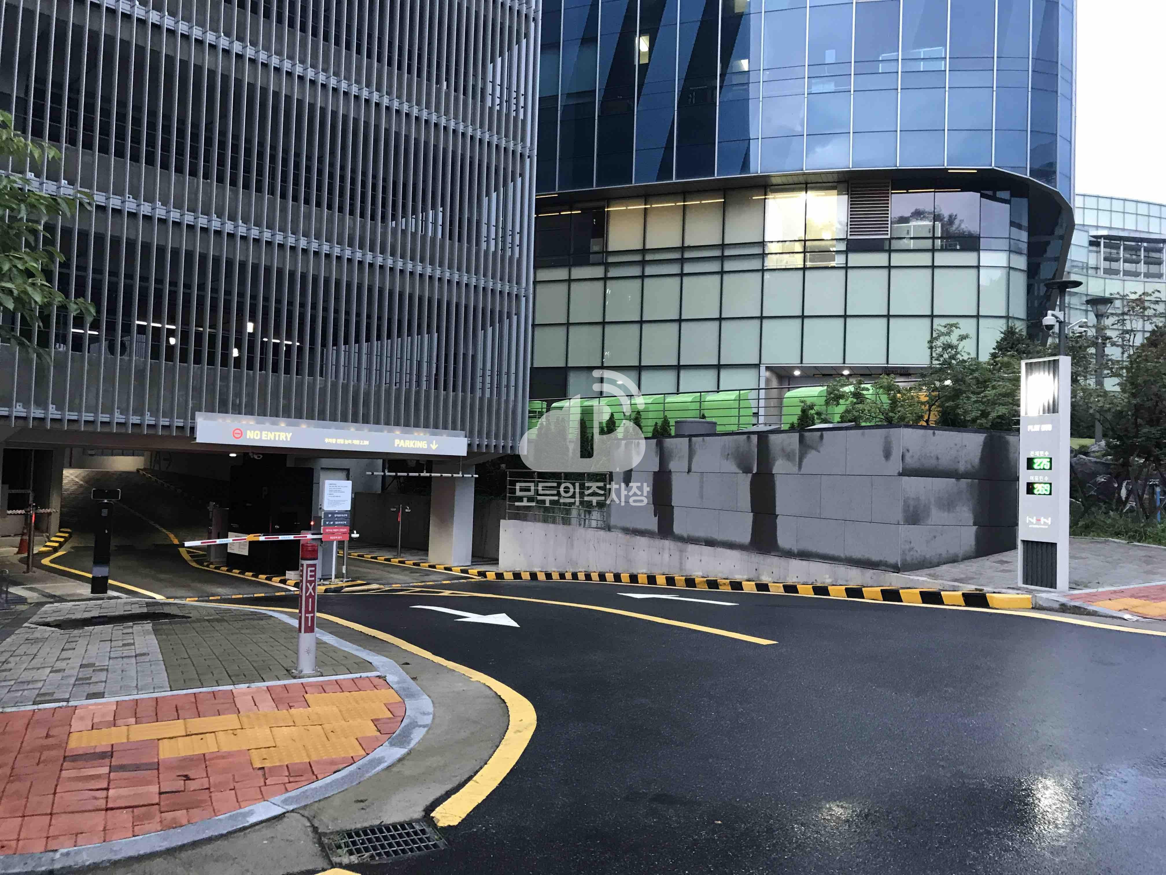 플레이허브 주차장 이미지 2