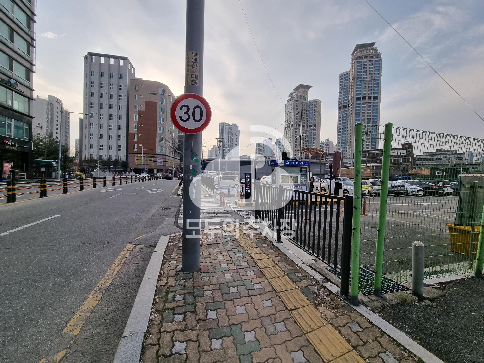 지금 제2소방소 뒤 공영 주차장 이미지 4