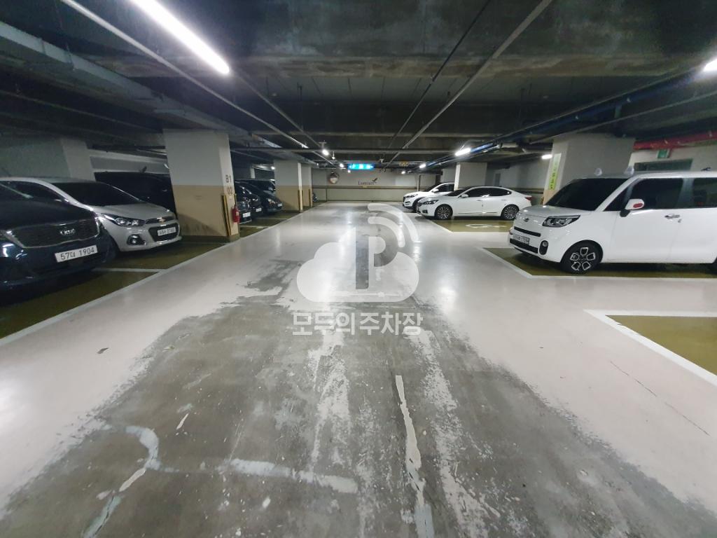 우림루미아트 주차장 이미지 3