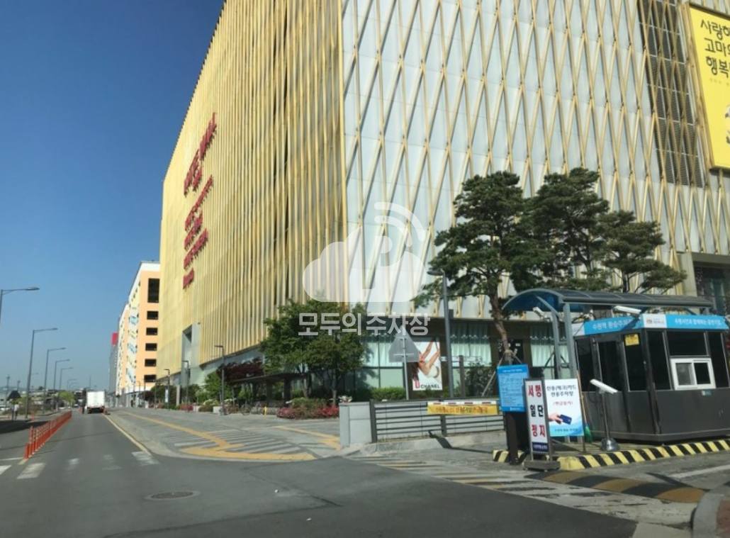 수원역 환승 공영 주차장 이미지 1