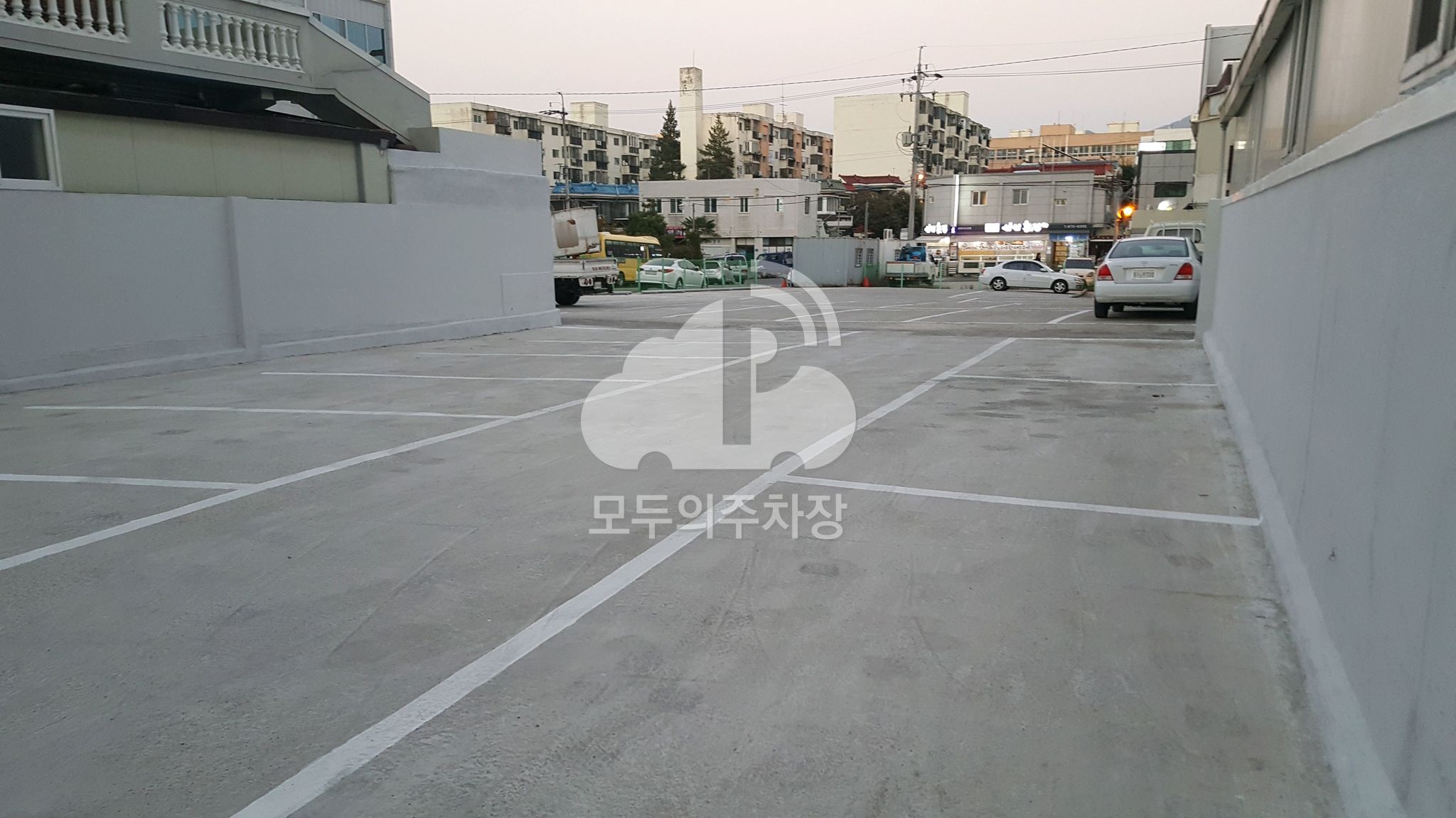 무인 무료 민영 주차장 이미지 3