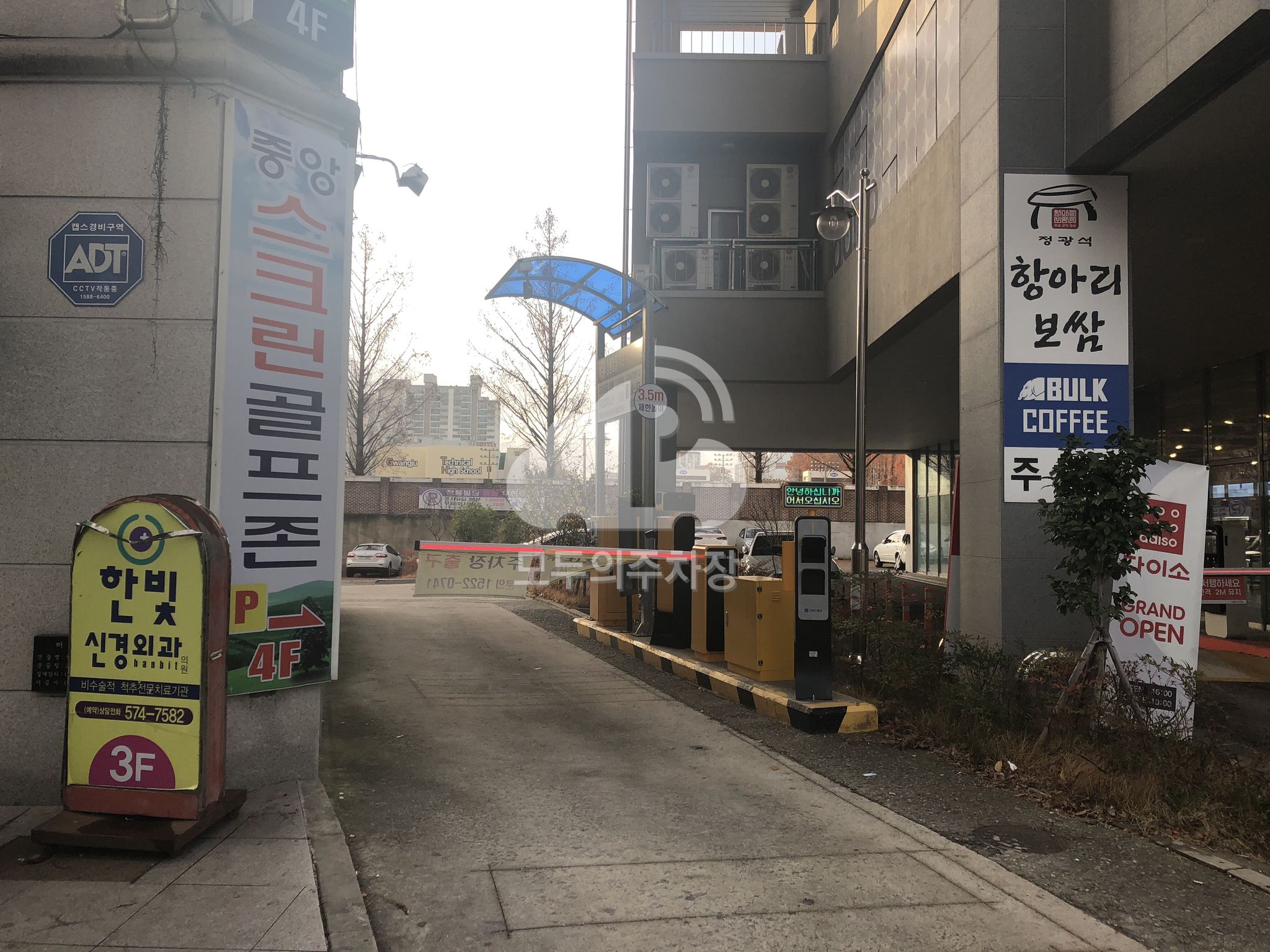 청룡빌딩 유료 무인 민영 주차장 이미지 1