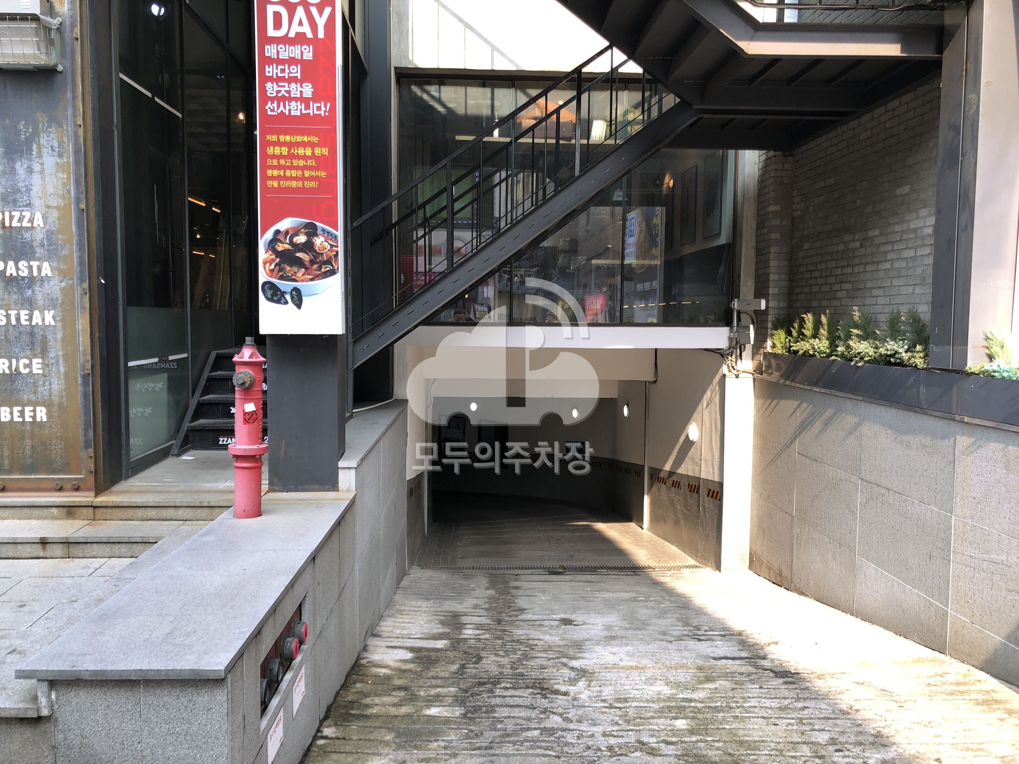 파레스 민영 주차장 이미지 1