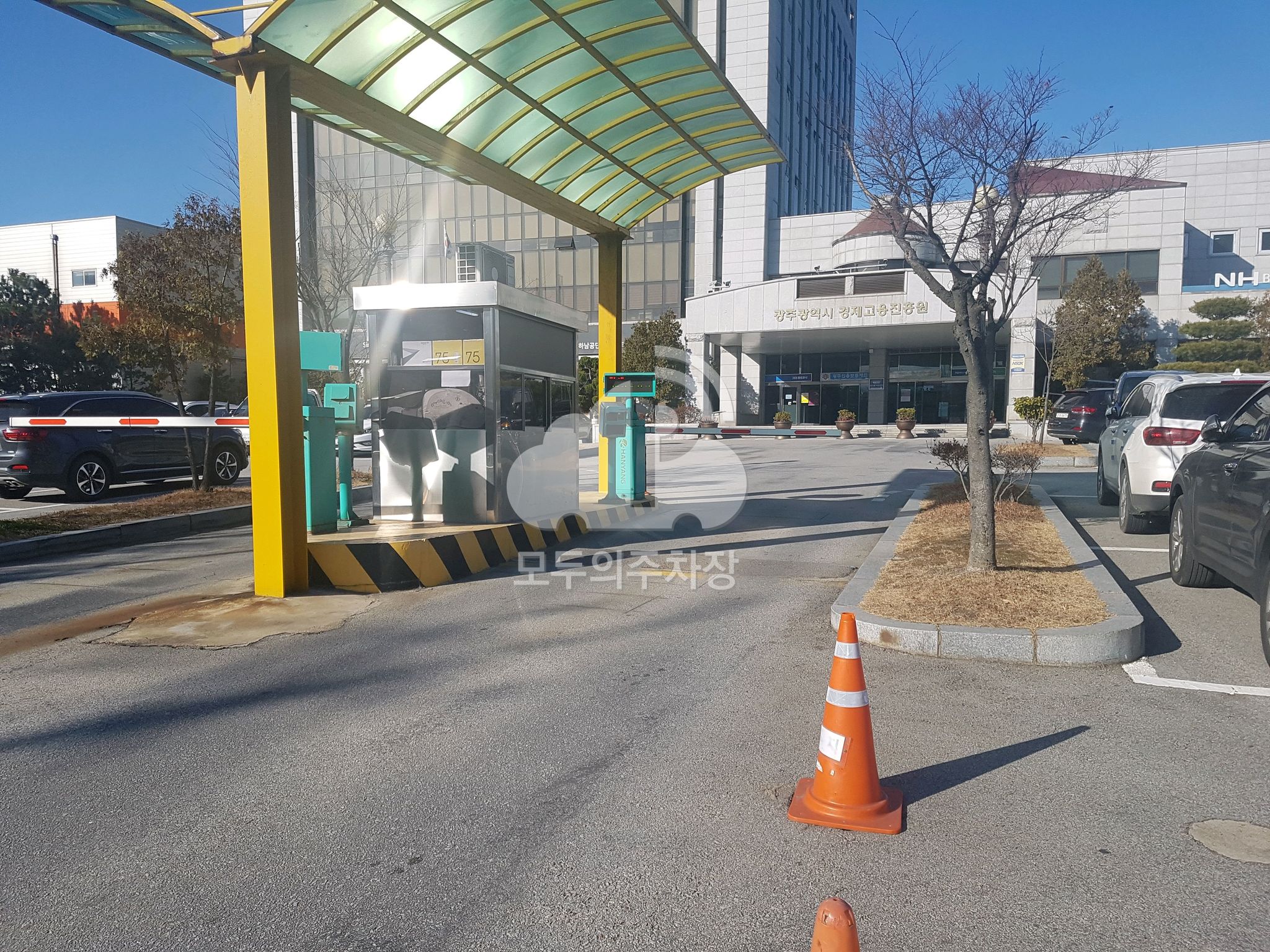 광주광역시 경제고용진흥원 주차장 이미지 2