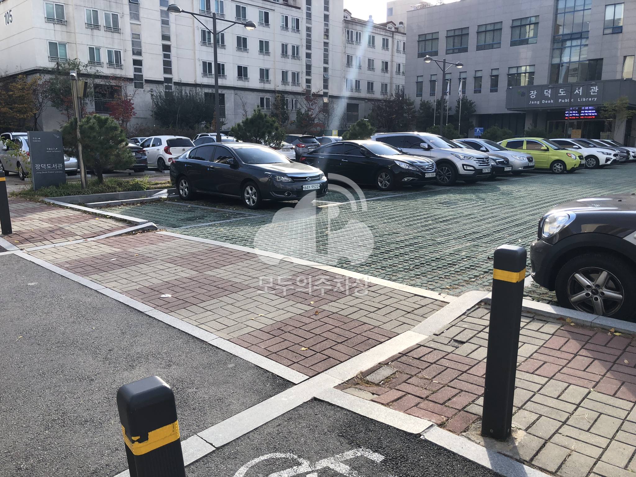 장덕도서관 공영 주차장 이미지 1