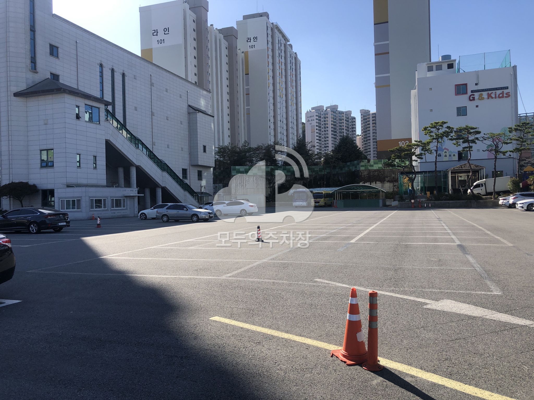 겨자씨교회 민영 주차장 이미지 1
