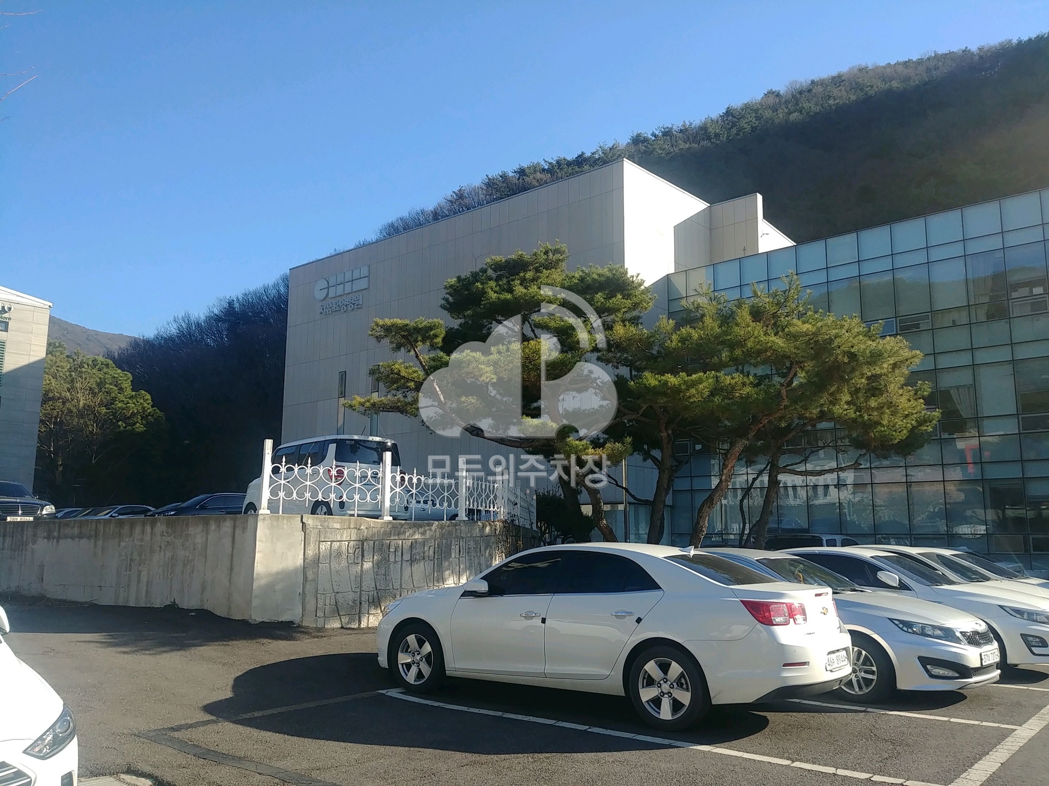 케이엠파크 치유요양병원 주차장 이미지 1