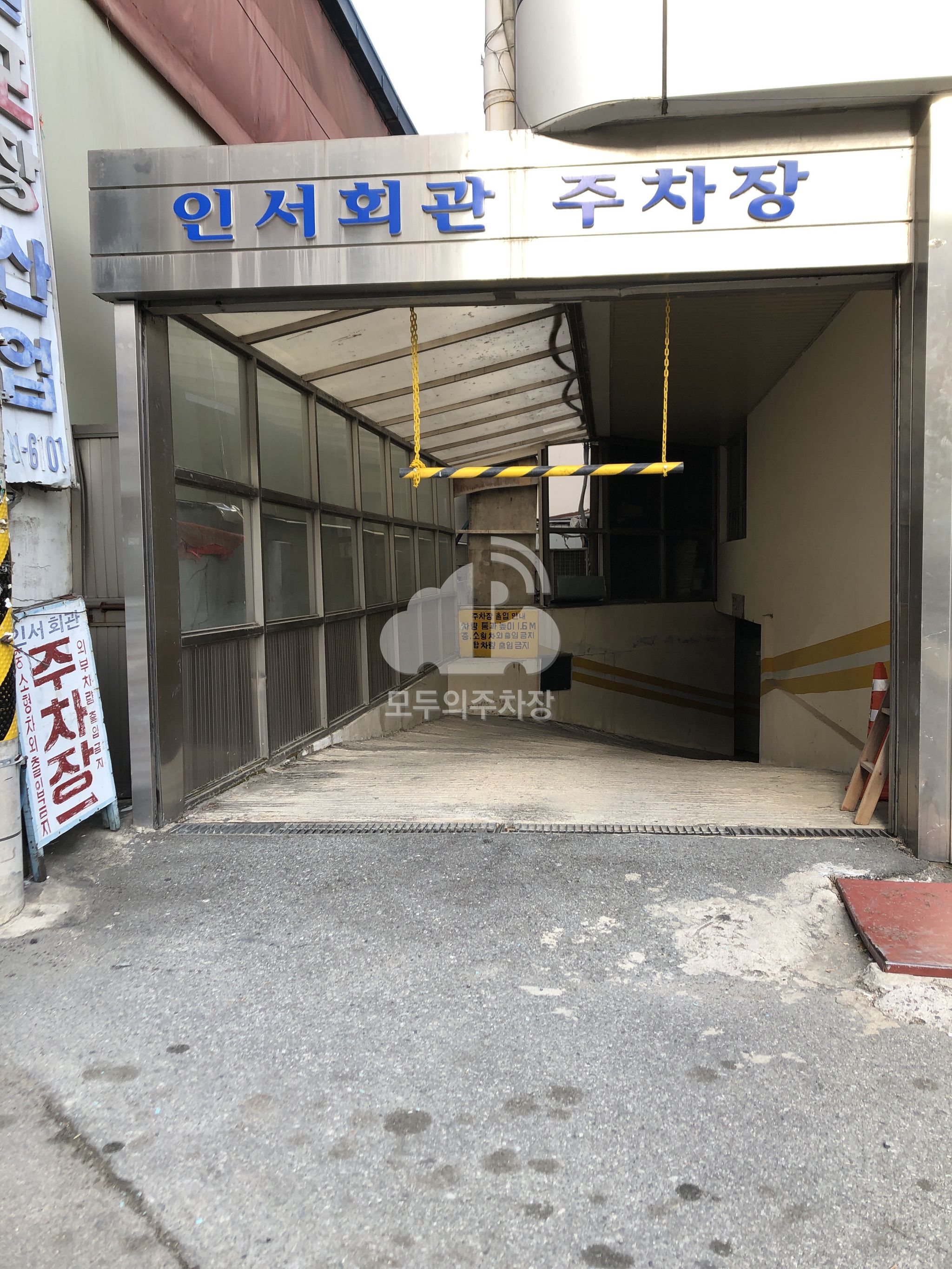 인서회관 주차장 이미지 2