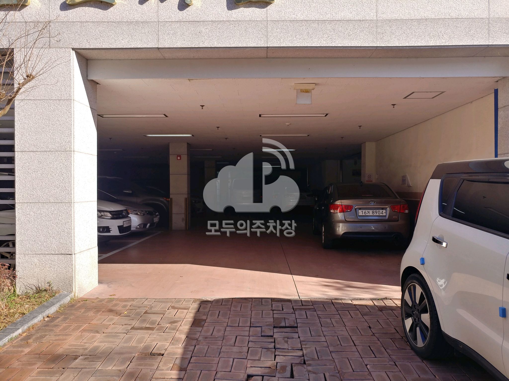 운암도서관 주차장 이미지 2