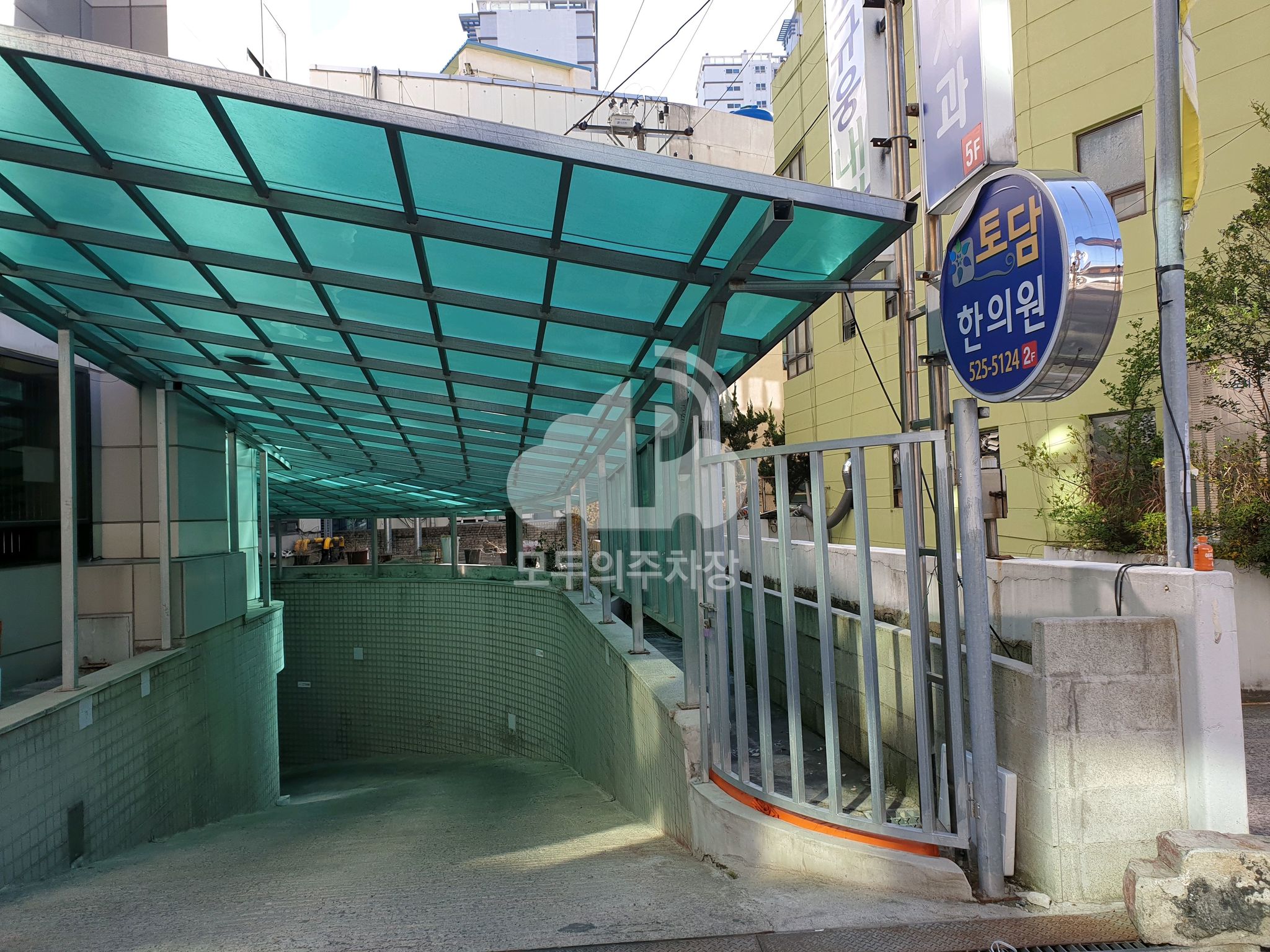 정담치과 주차장 이미지 2