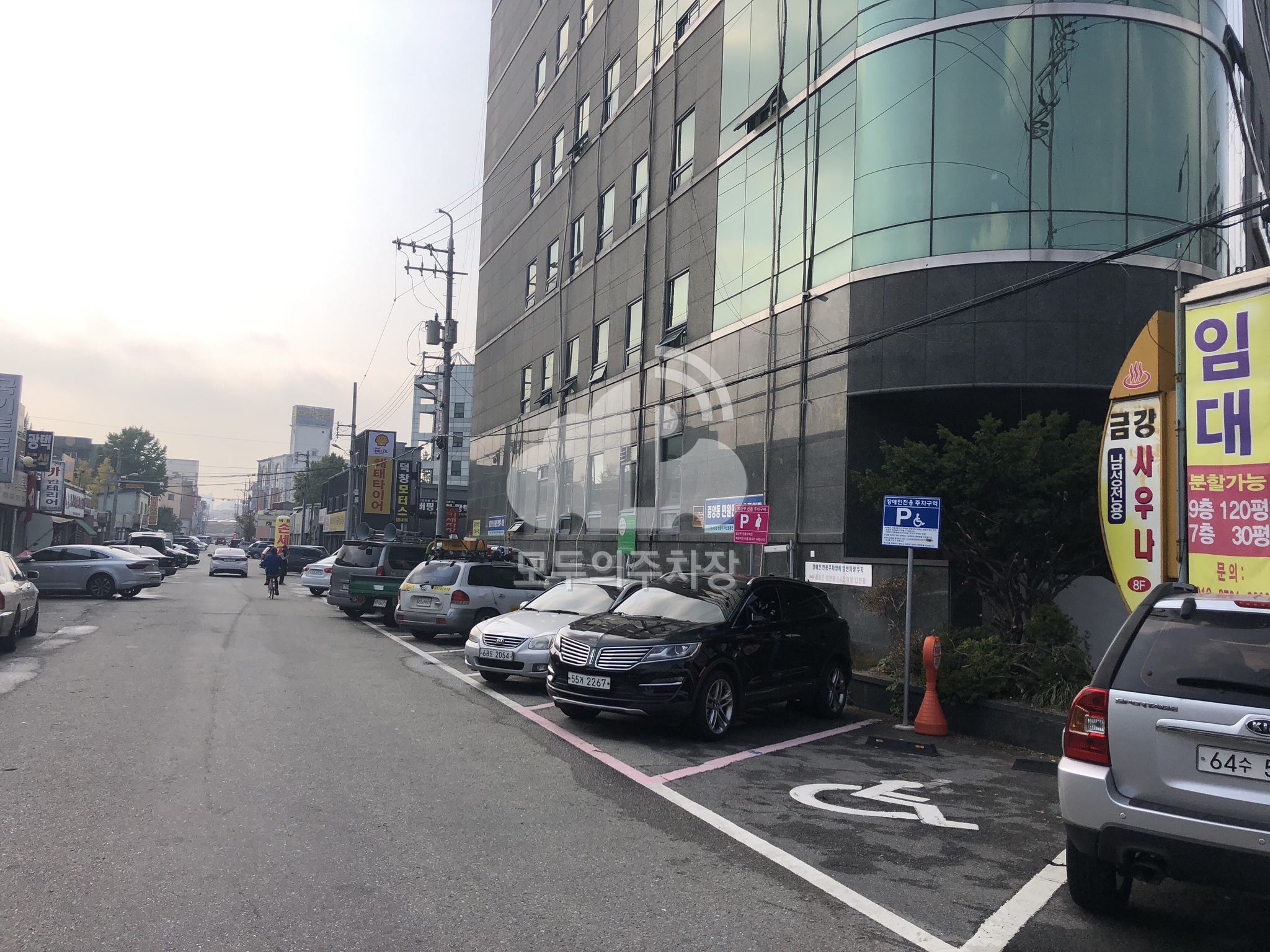 주차장 이미지 1