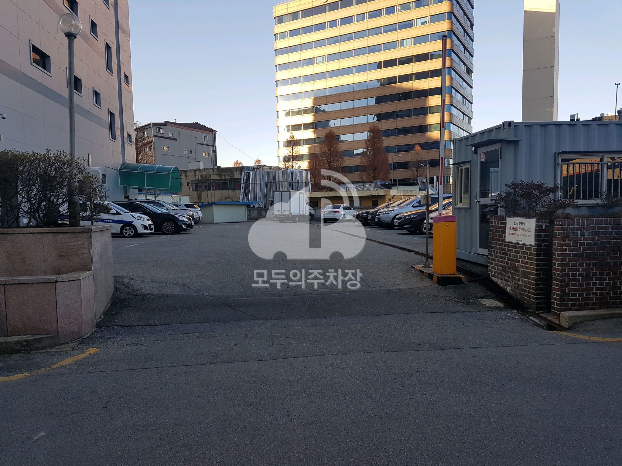 사랑방 빌딩 민영 주차장 이미지 2