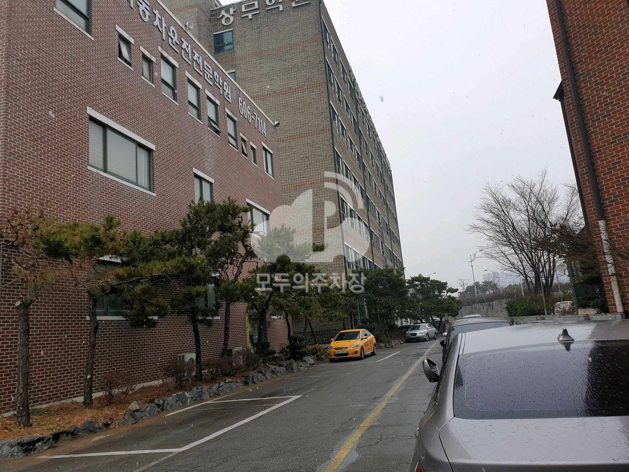 상무대학직업전문학교 민영 주차장 이미지 1