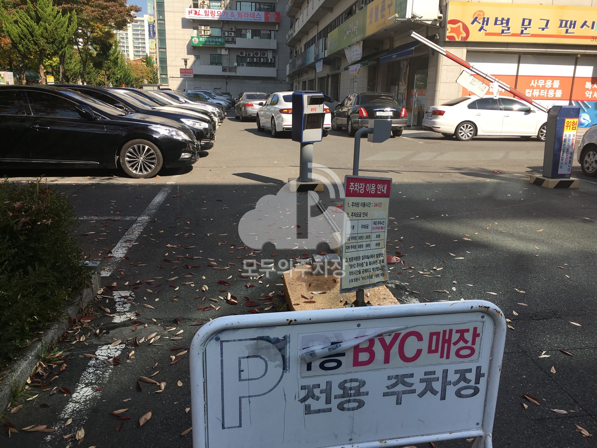 나이스파크 비와이씨광주상무사옥 주차장 이미지 4