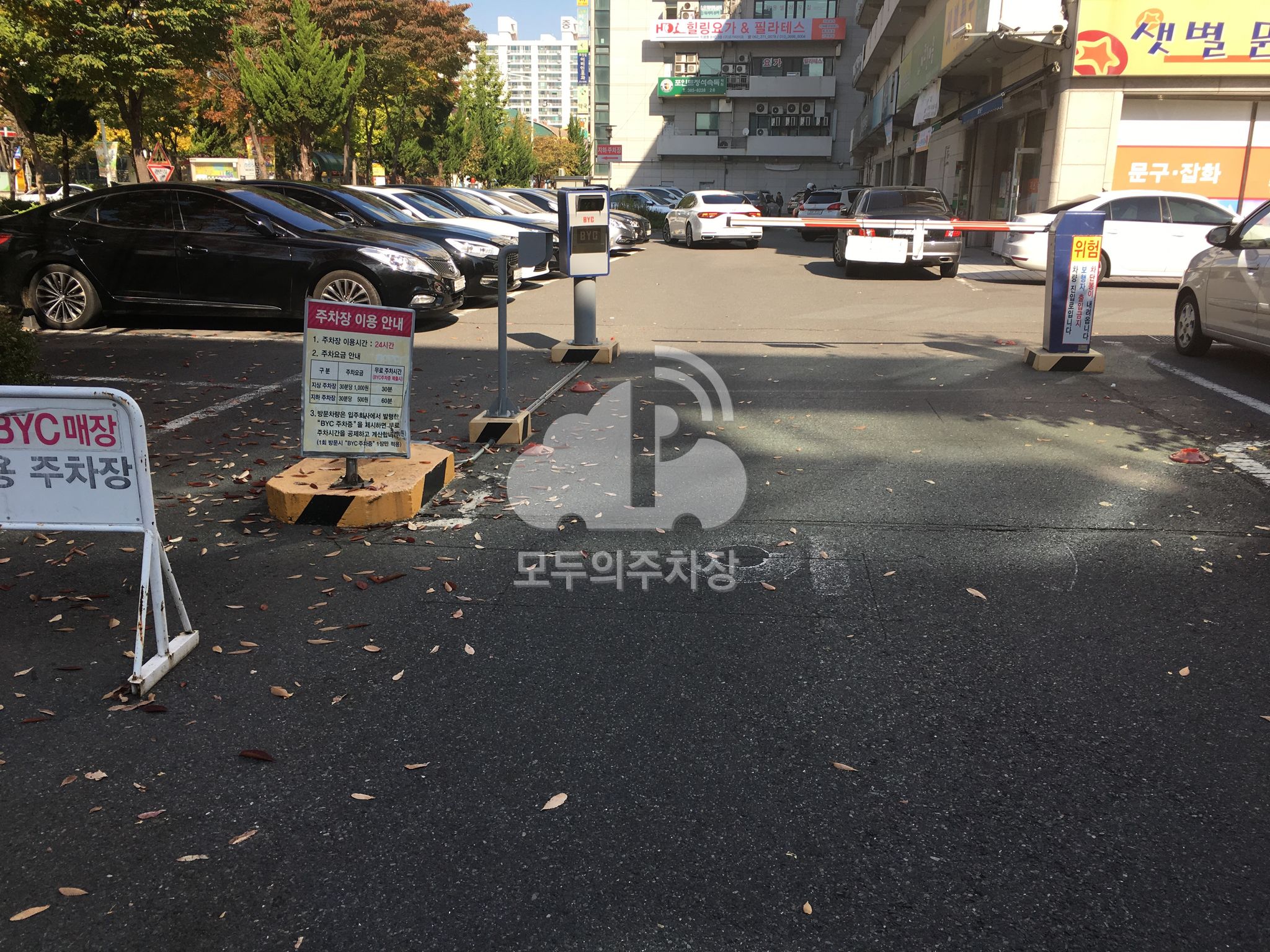 나이스파크 비와이씨광주상무사옥 주차장 이미지 2
