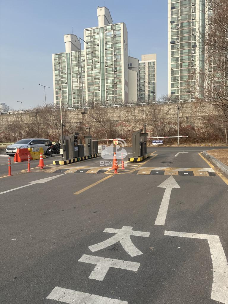 뚝섬 윈드서핑장 옆 공영 주차장 이미지 1