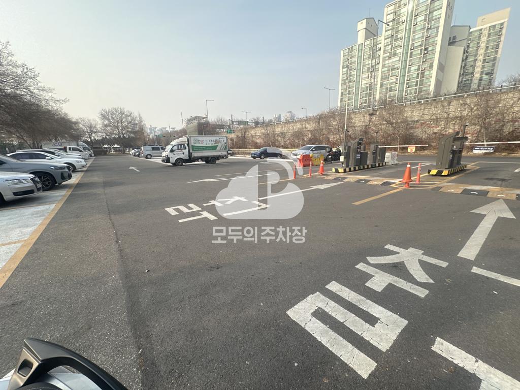 뚝섬 윈드서핑장 옆 공영 주차장 이미지 3