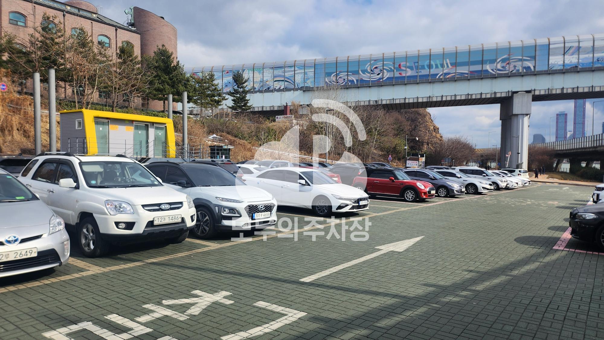 망원 당산철교 북단 공영 주차장 이미지 1