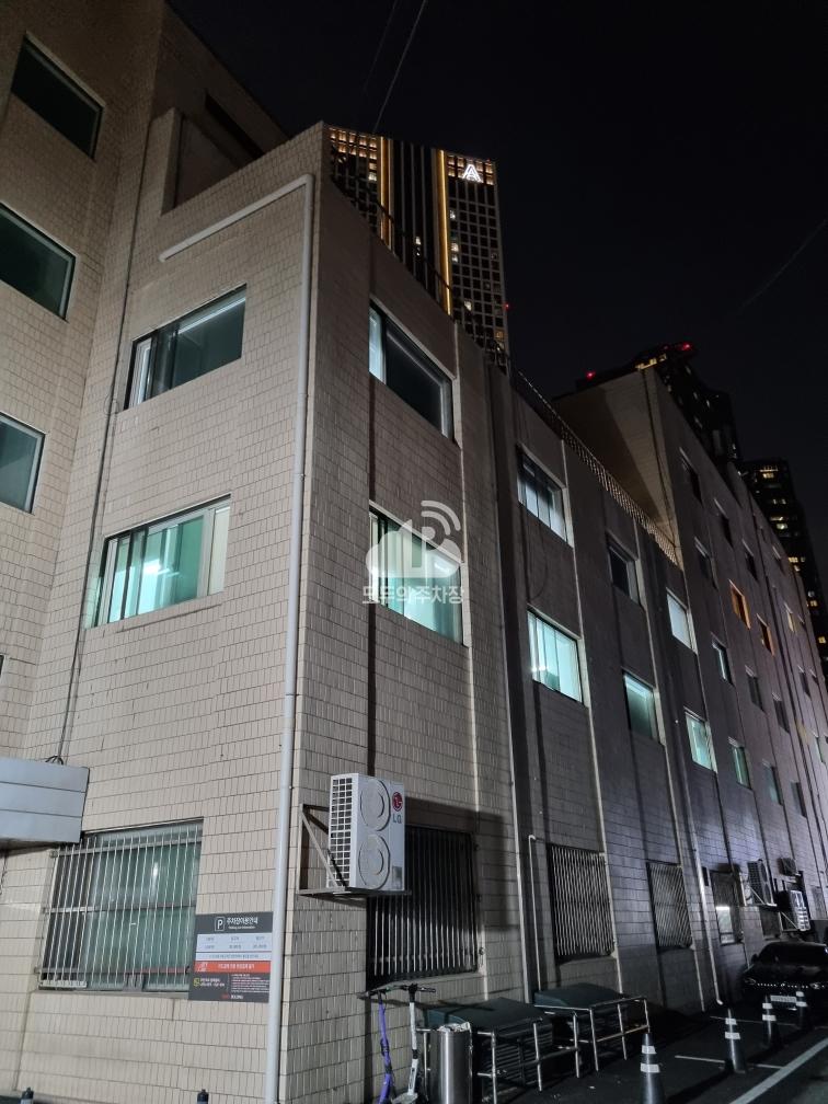 노벨빌딩 민영 주차장 이미지 1