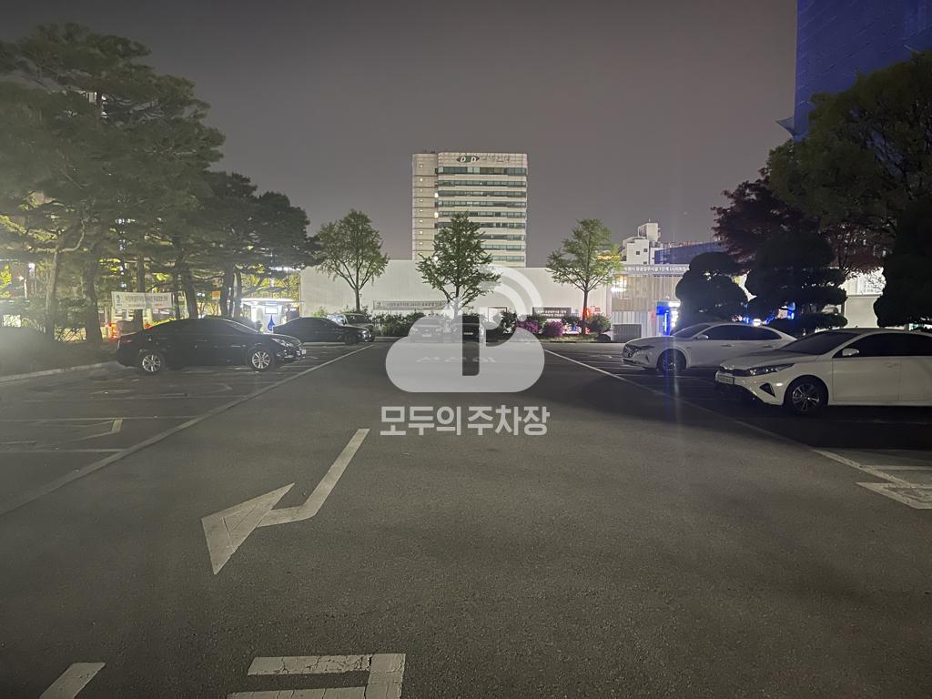 수원시청 정문 주차장 이미지 2