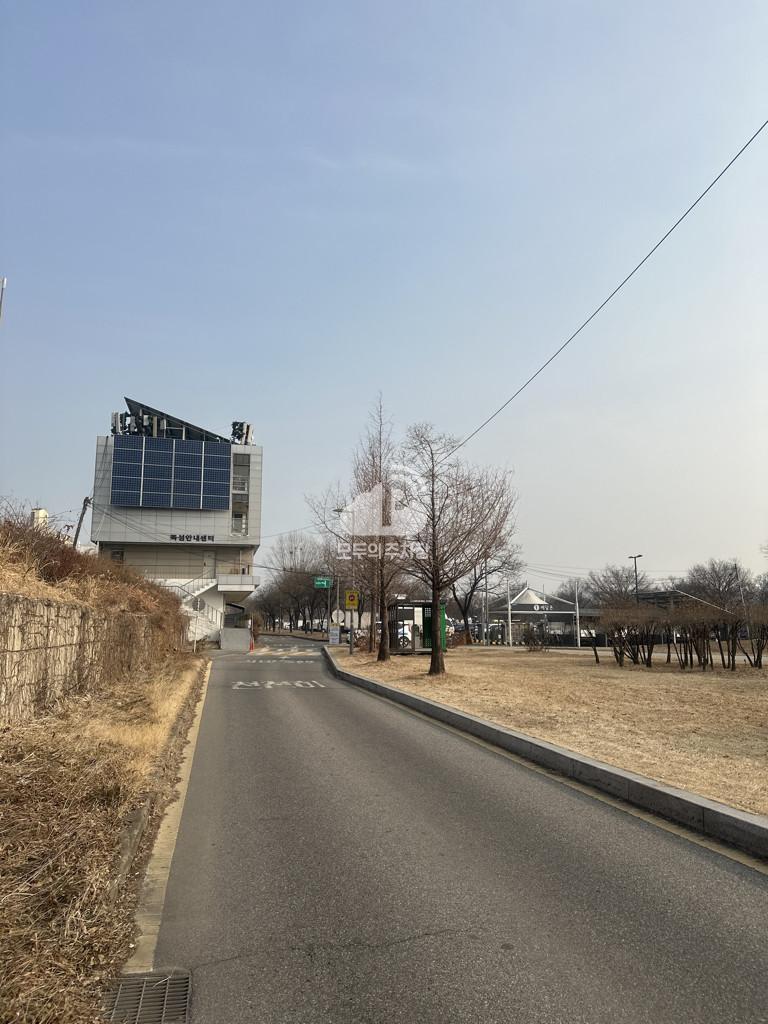 뚝섬 안내센터 앞 공영 주차장 이미지 1