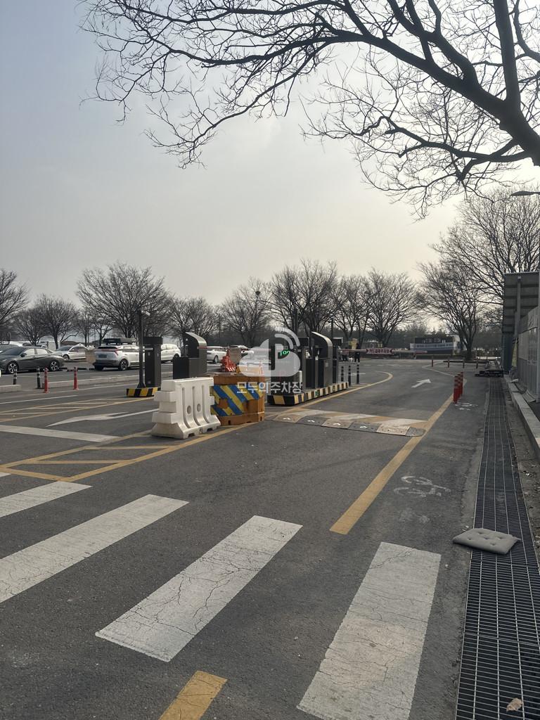 뚝섬 안내센터 앞 공영 주차장 이미지 2