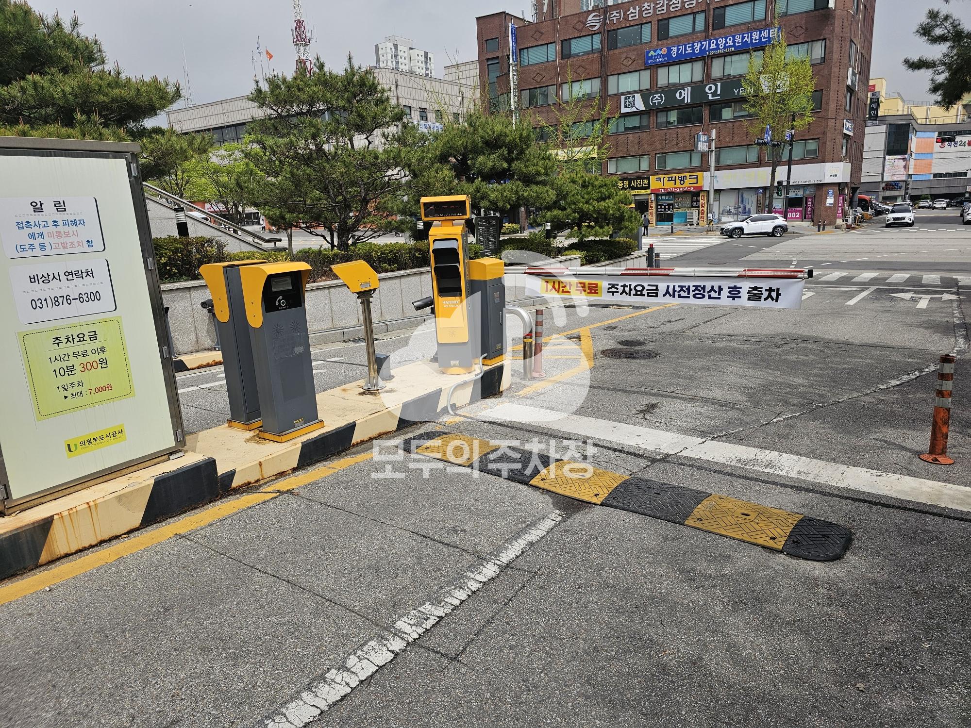 정보도서관 시의회 주차장 이미지 1