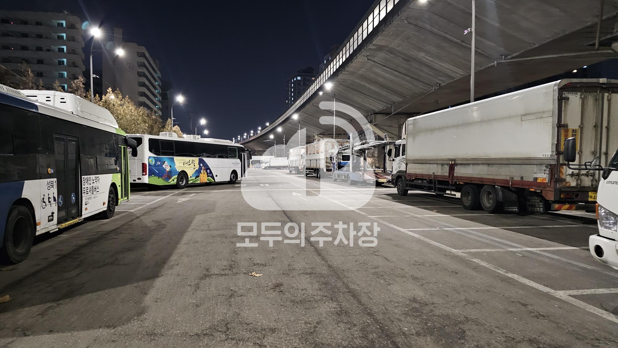 정릉천복개 공영 주차장 이미지 2