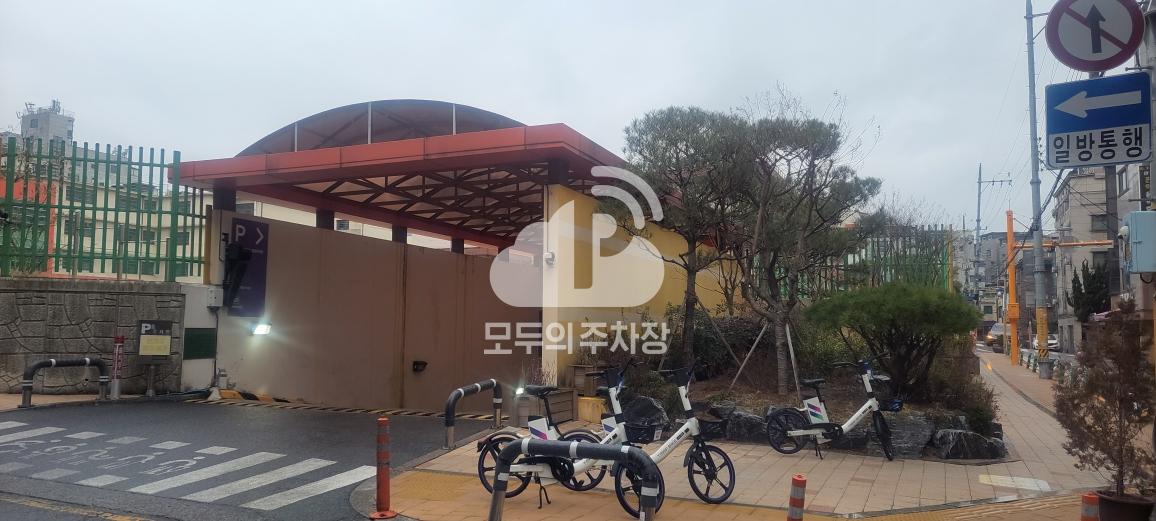 관악초 주차장 이미지 1