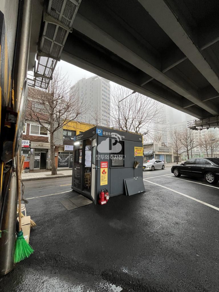 삼각지 고가밑 노상 공영 주차장 이미지 2