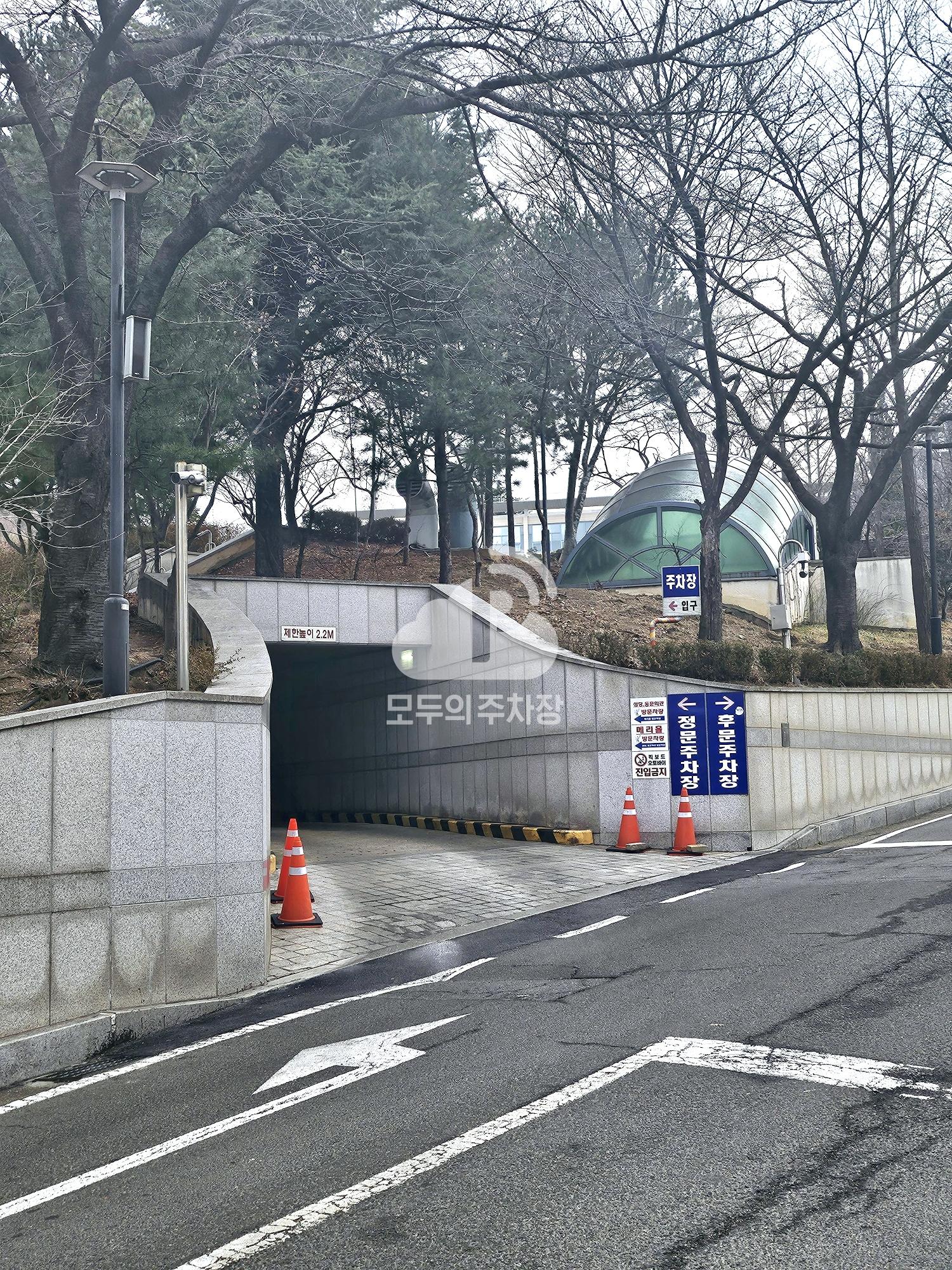 서강대학교 정문 주차장 이미지 3