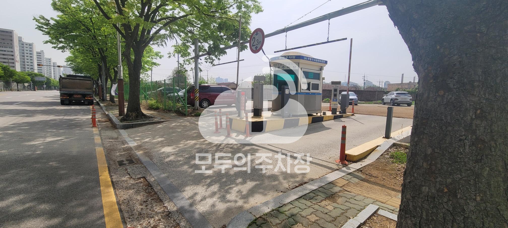캠프마켓 공영 주차장 이미지 1