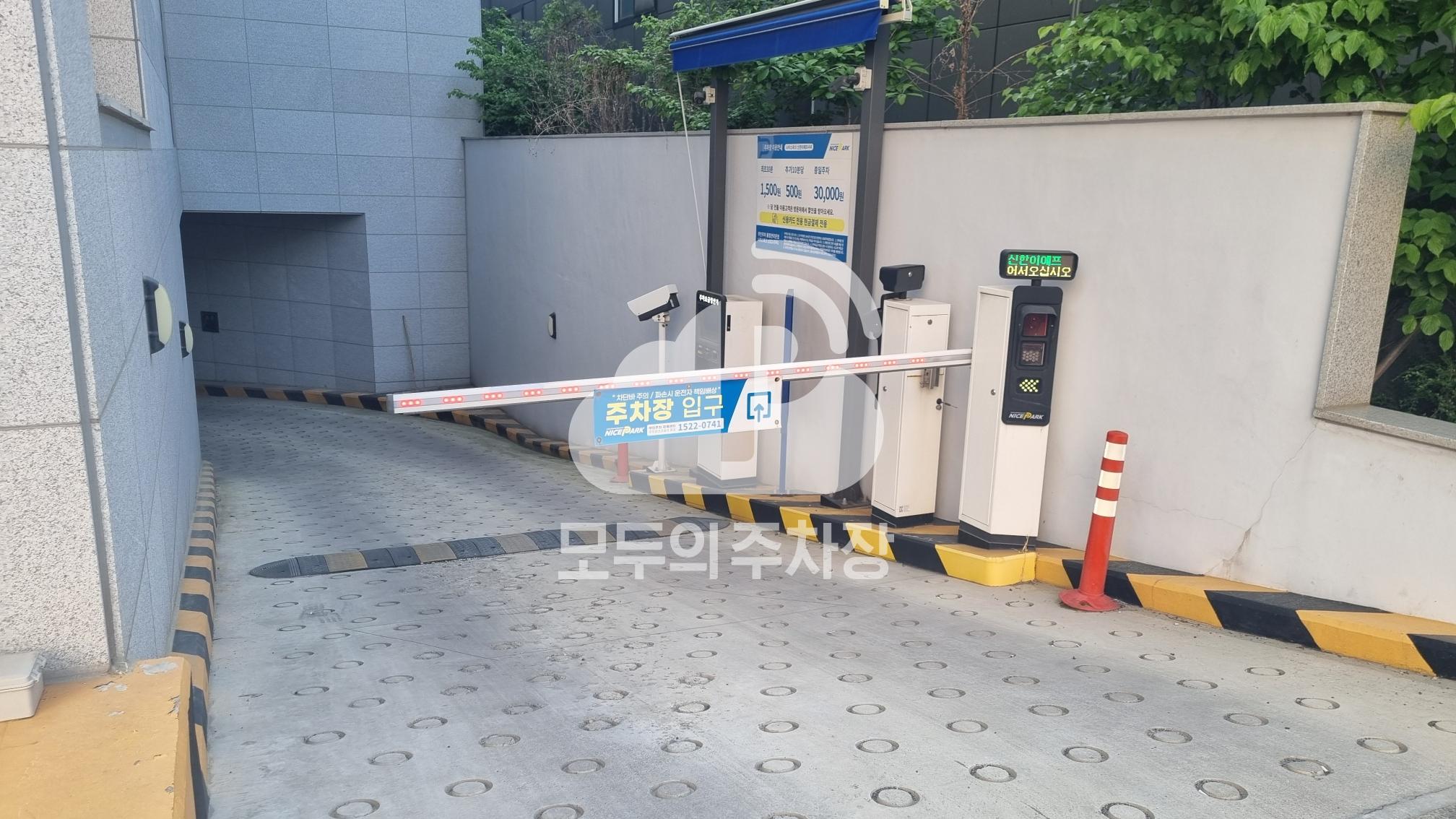 나이스파크 신한이에프사옥 주차장 이미지 2