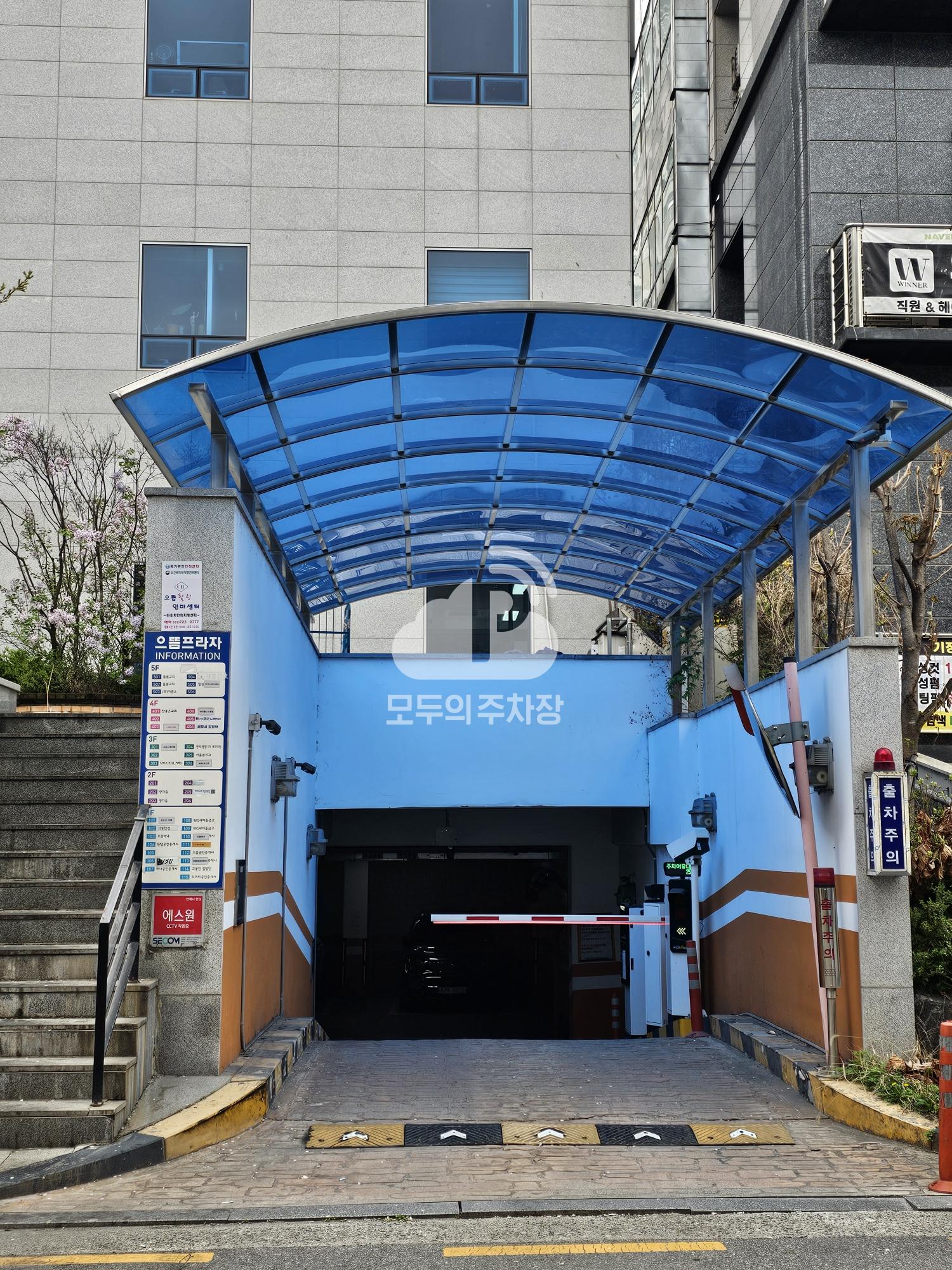 나이스파크 으뜸프라자 주차장 이미지 2