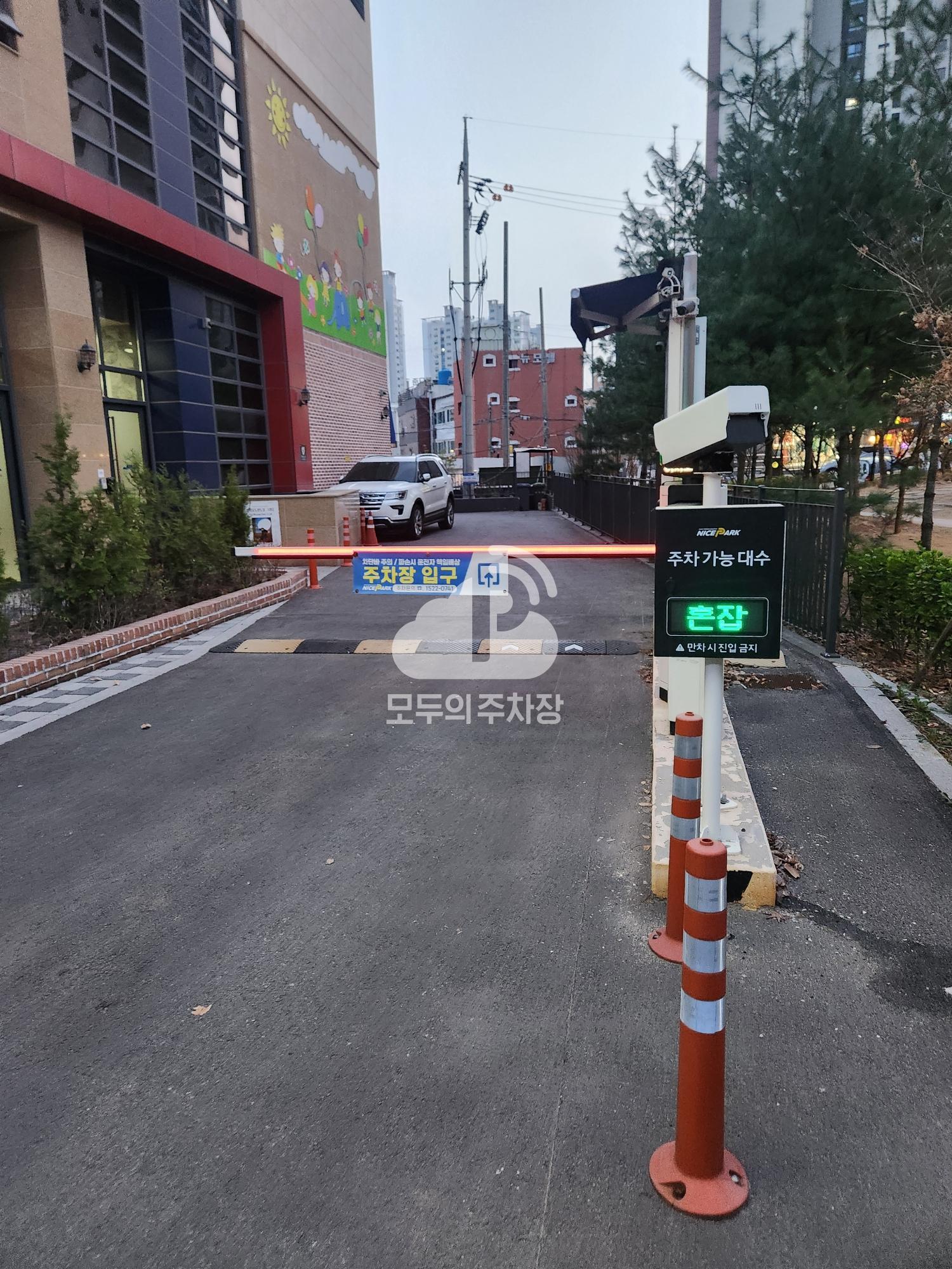 나이스파크 가재울DMC빌딩 주차장 이미지 2